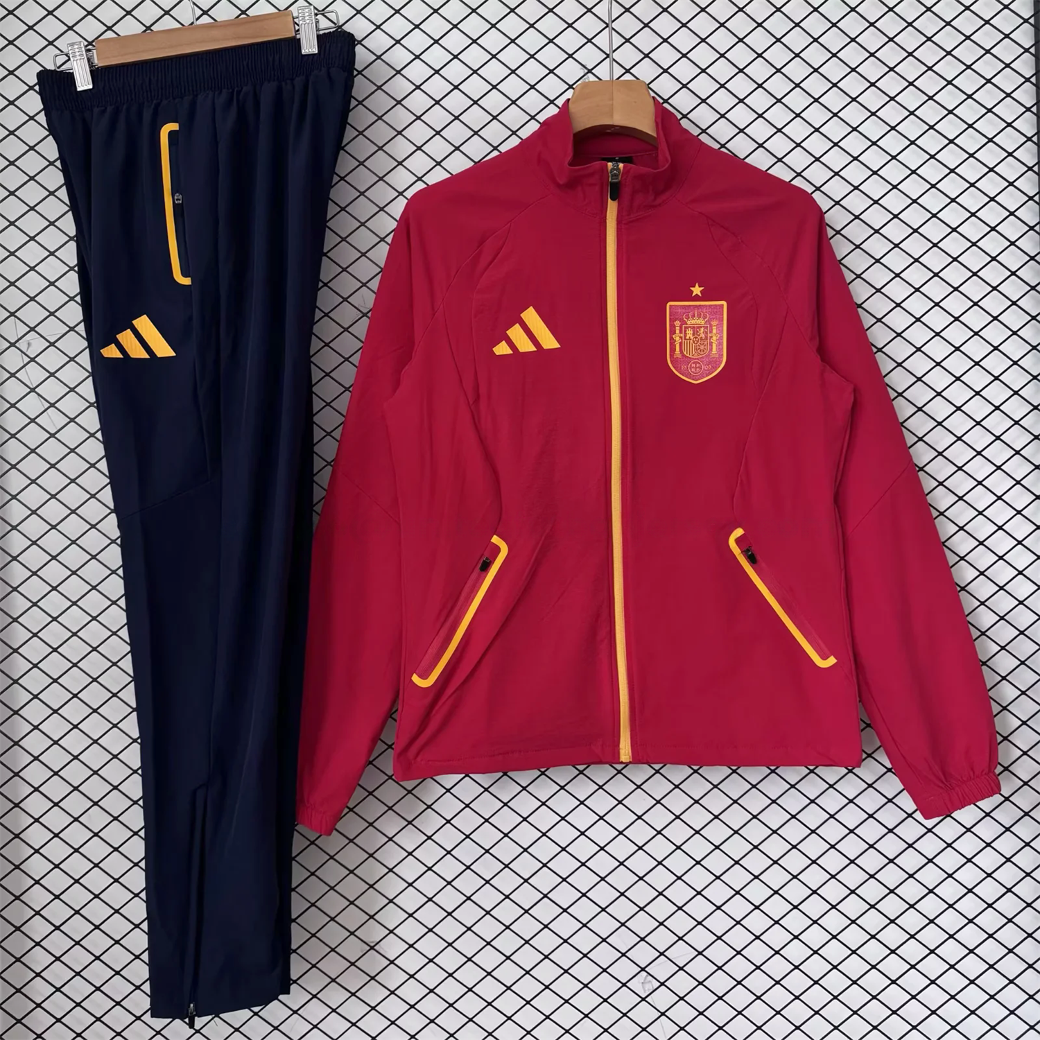 Spain 2026 Windbreaker Training Set - Red Top and Black Pants - ManixJersey