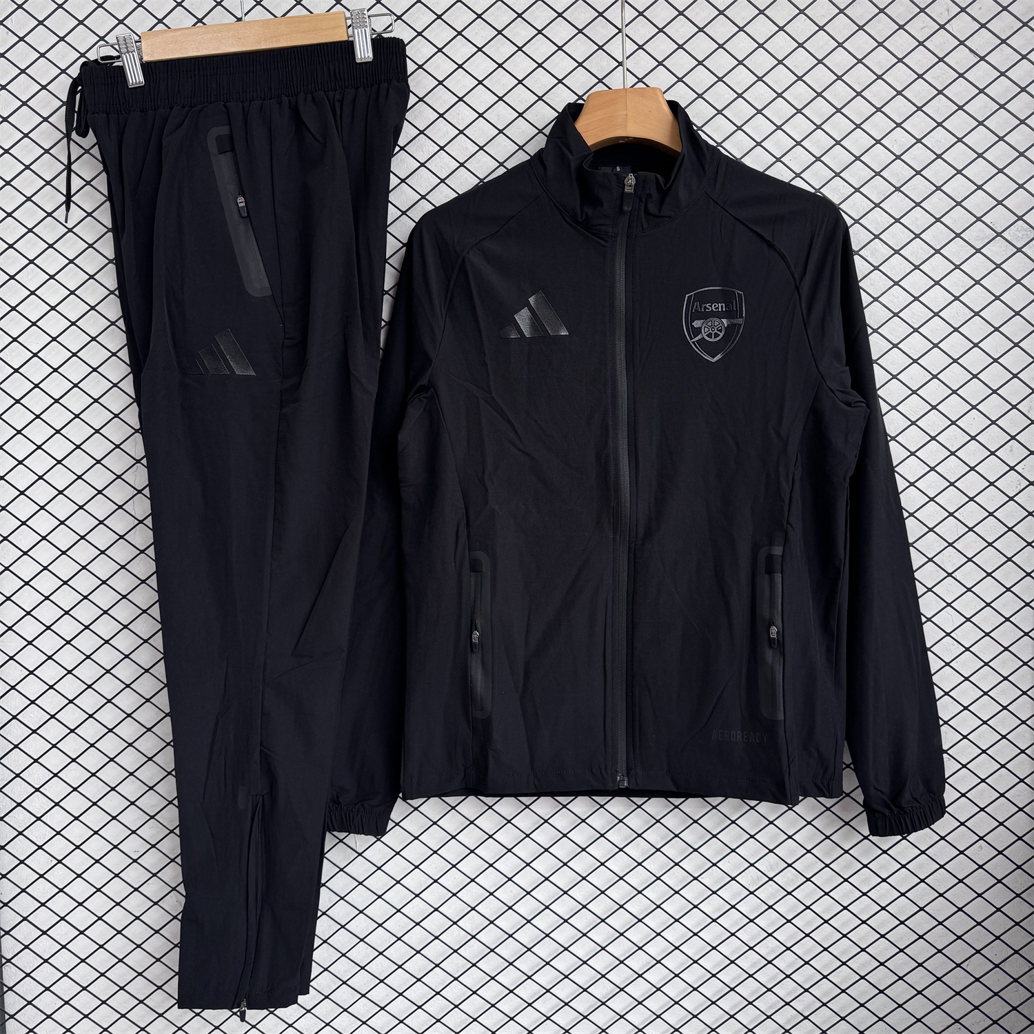 Arsenal 25-26 Windbreaker Training Set - Pure Black Top and Pants - ManixJersey