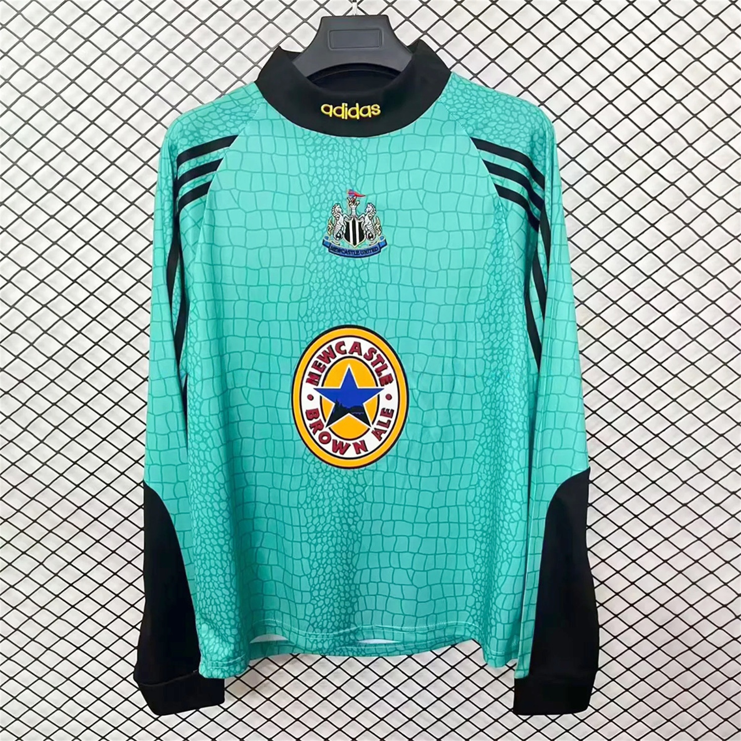 Retro Newcastle United 1997-98 Long Sleeves Cyan Goalkeeper Jersey - ManixJersey