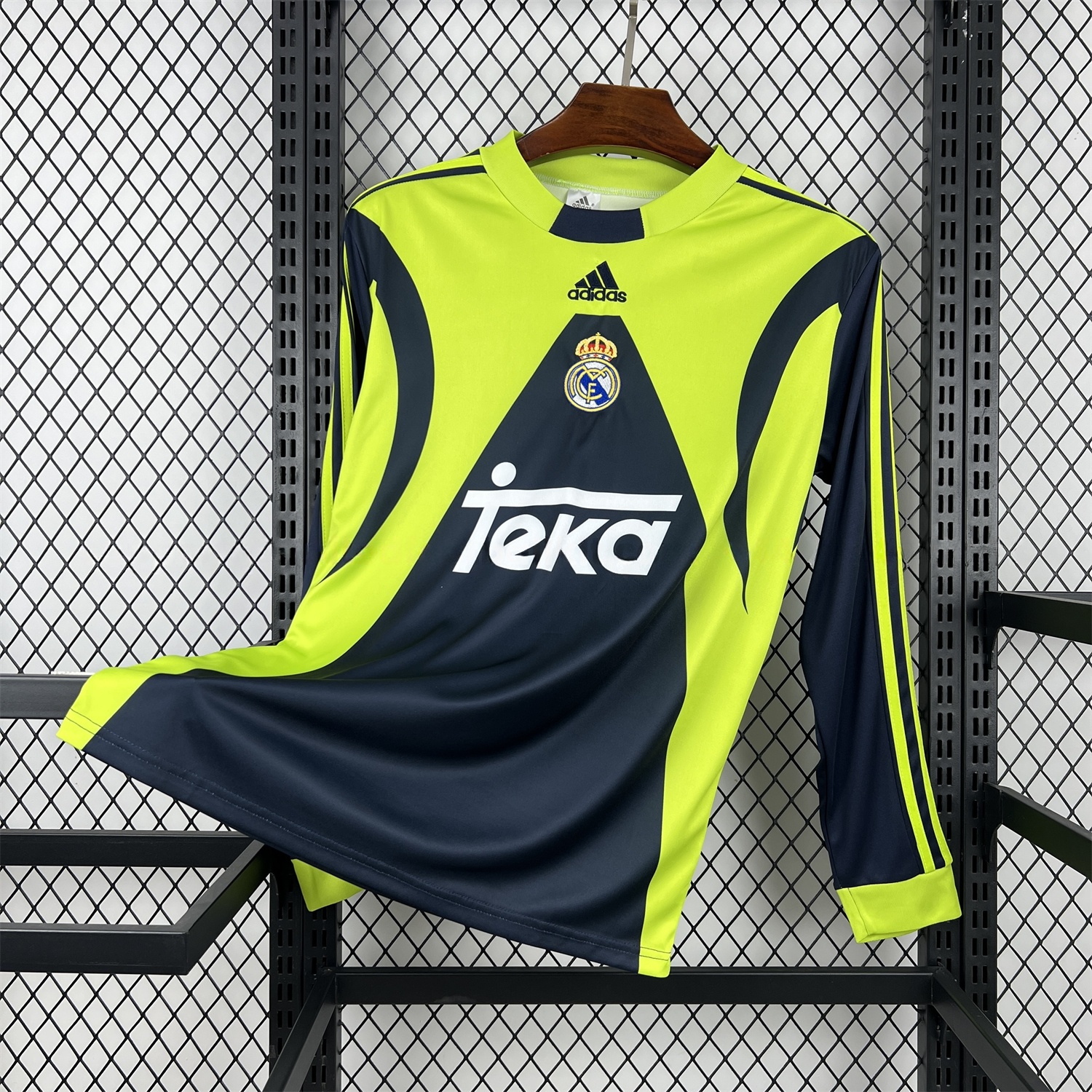 Real Madrid Retro - ManixJersey