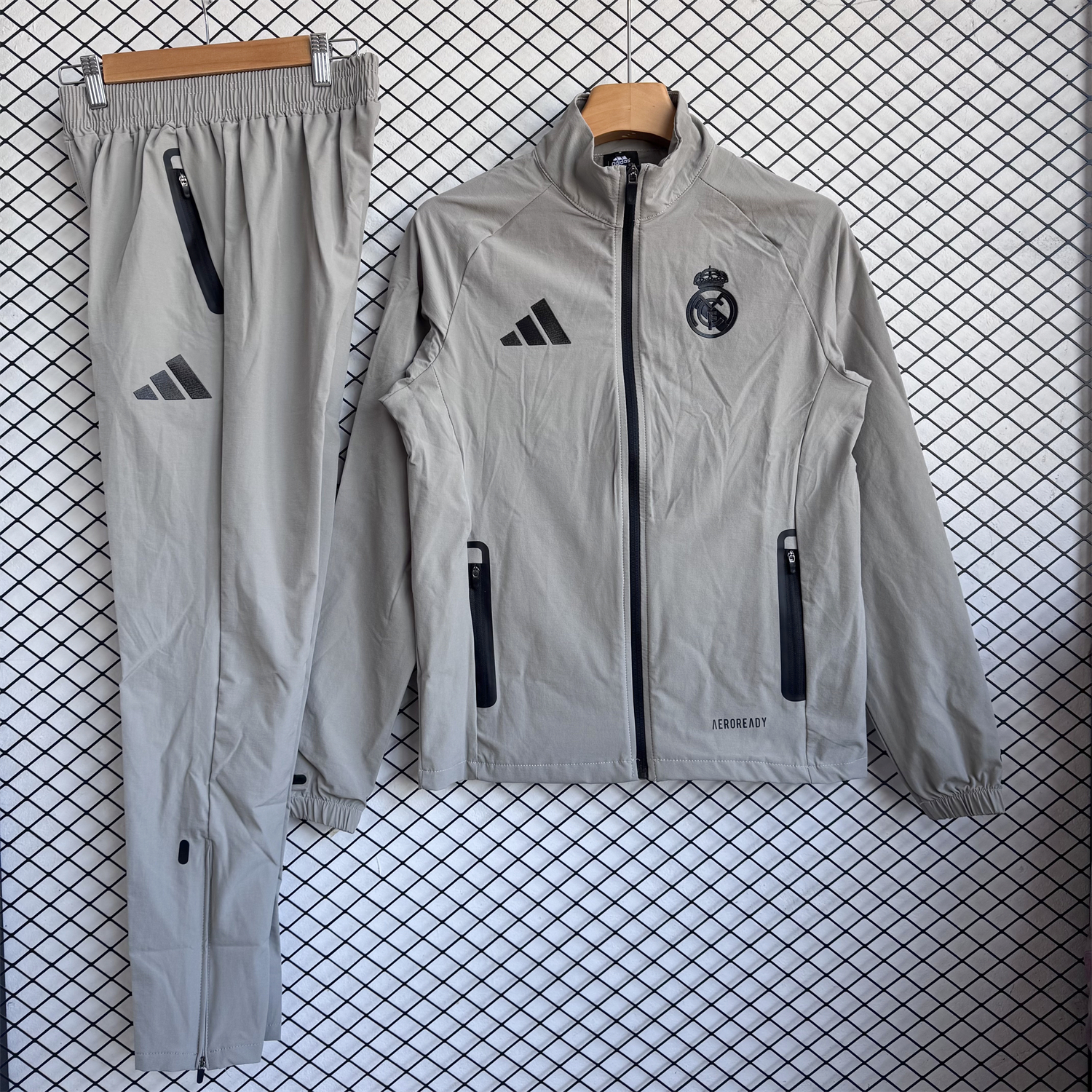 Real Madrid 25-26 Windbreaker Training Set - Pure Grey Top and Pants - ManixJersey