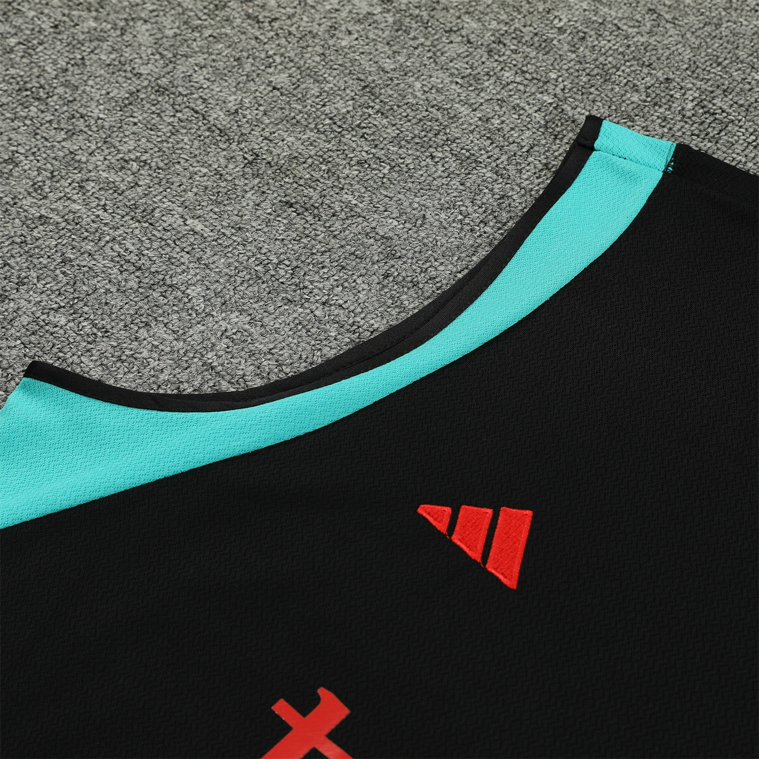 Manchester United 23-24 Black Player Vest Training Set - ManixJersey