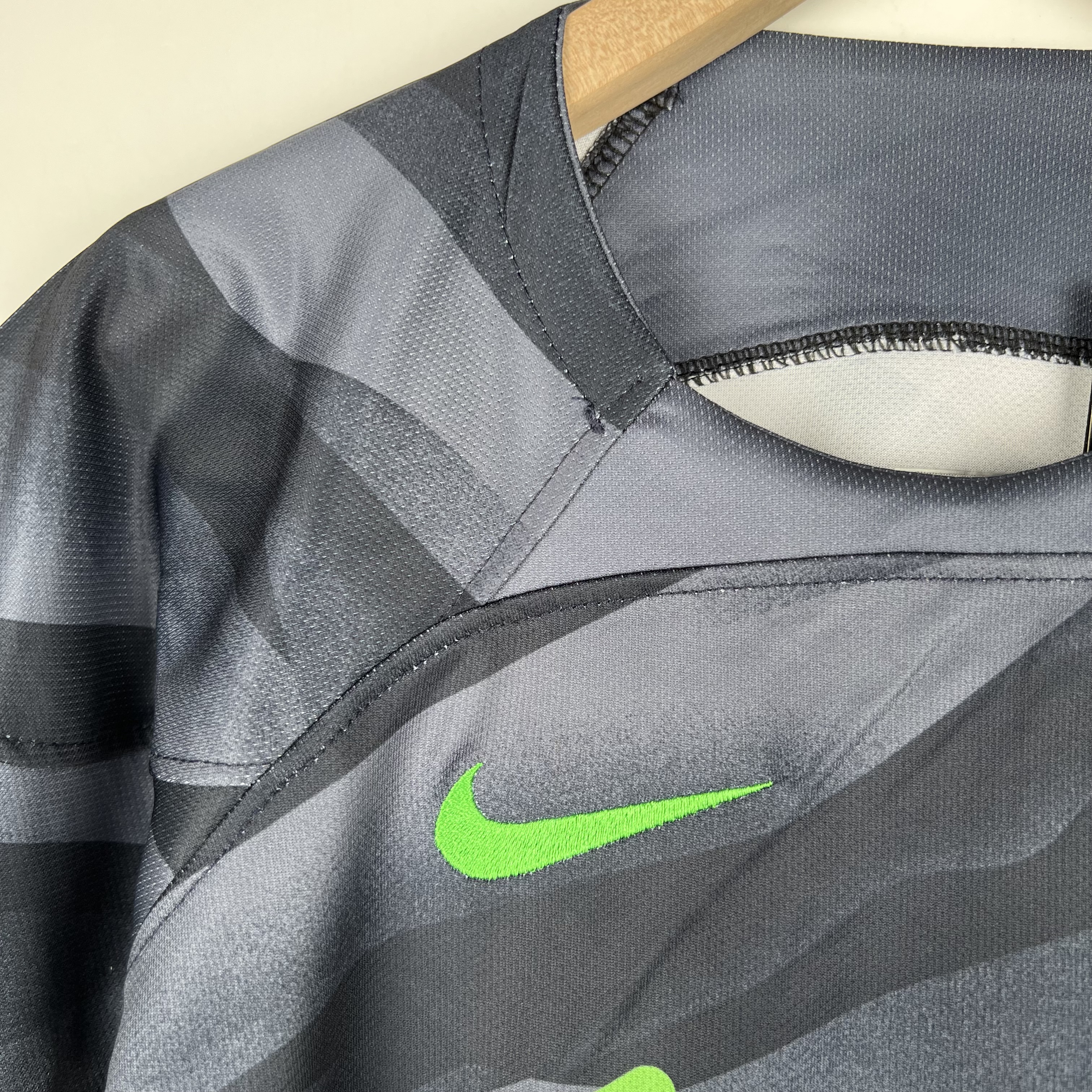 Liverpool 23-24 Black Goalkeeper Kids Kit - ManixJersey