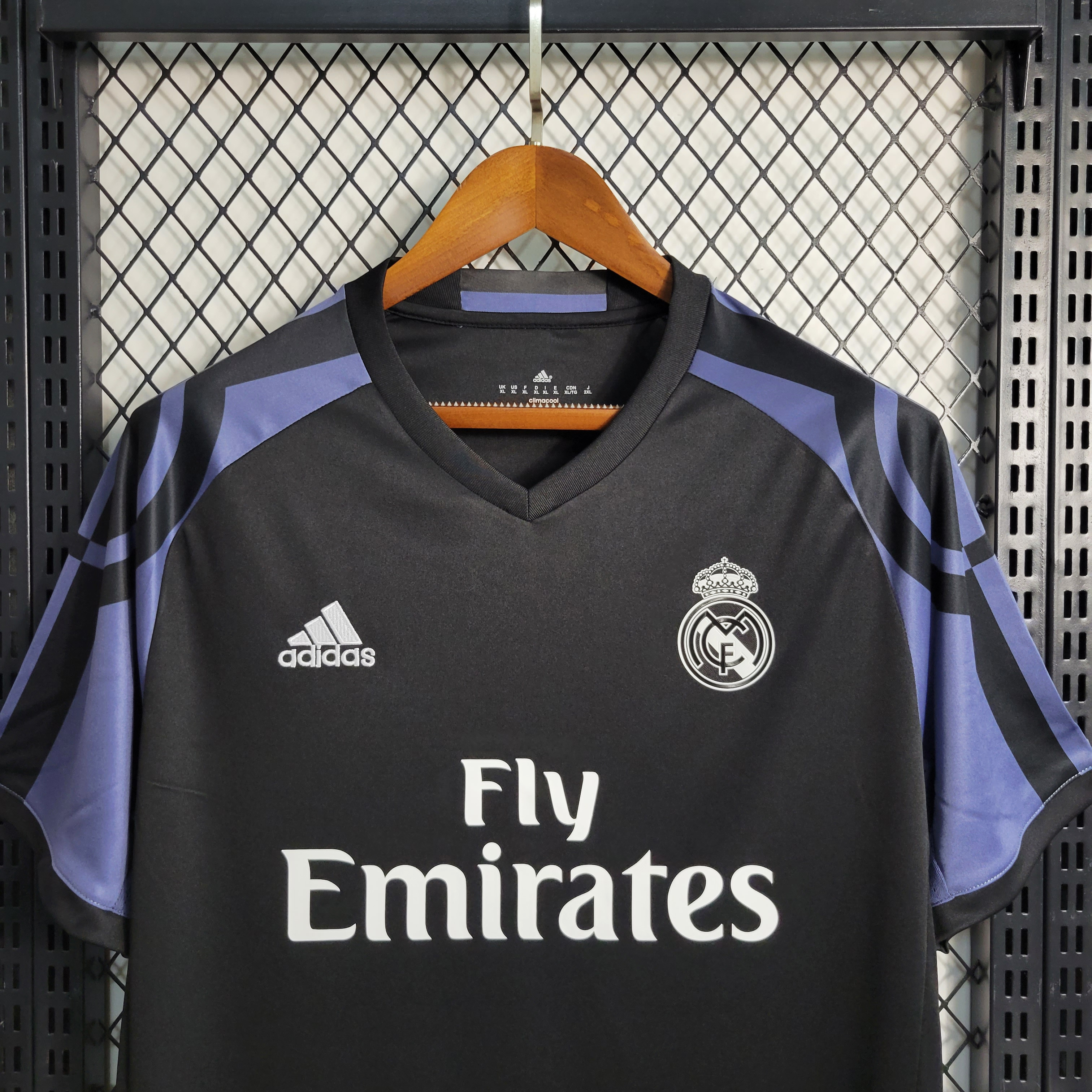 Real Madrid Retro 16-17 Third Jersey - ManixJersey