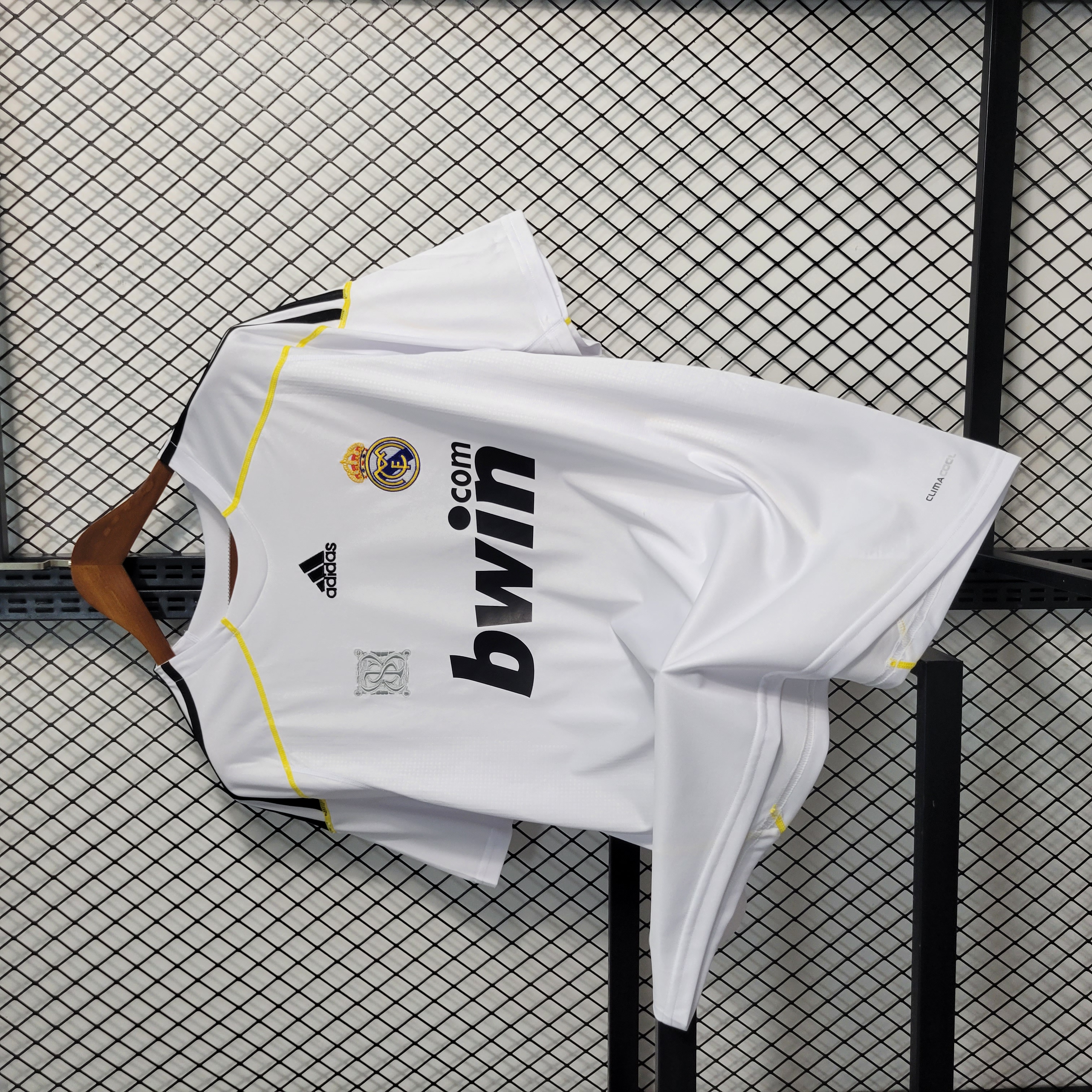 Retro Real Madrid 09-10 Home Stadium Jersey - ManixJersey