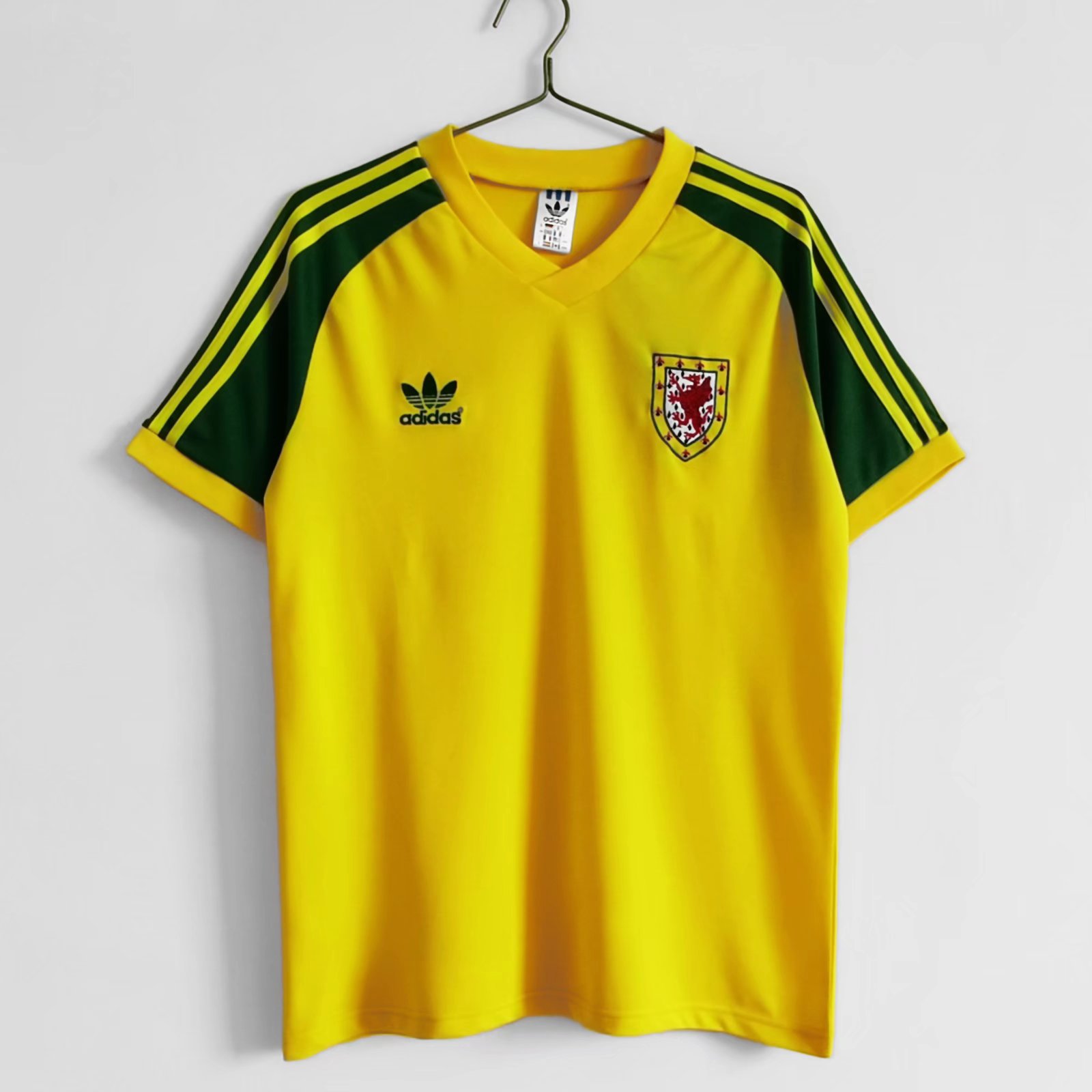 Retro Wales 1982 Away Stadium Jersey - ManixJersey