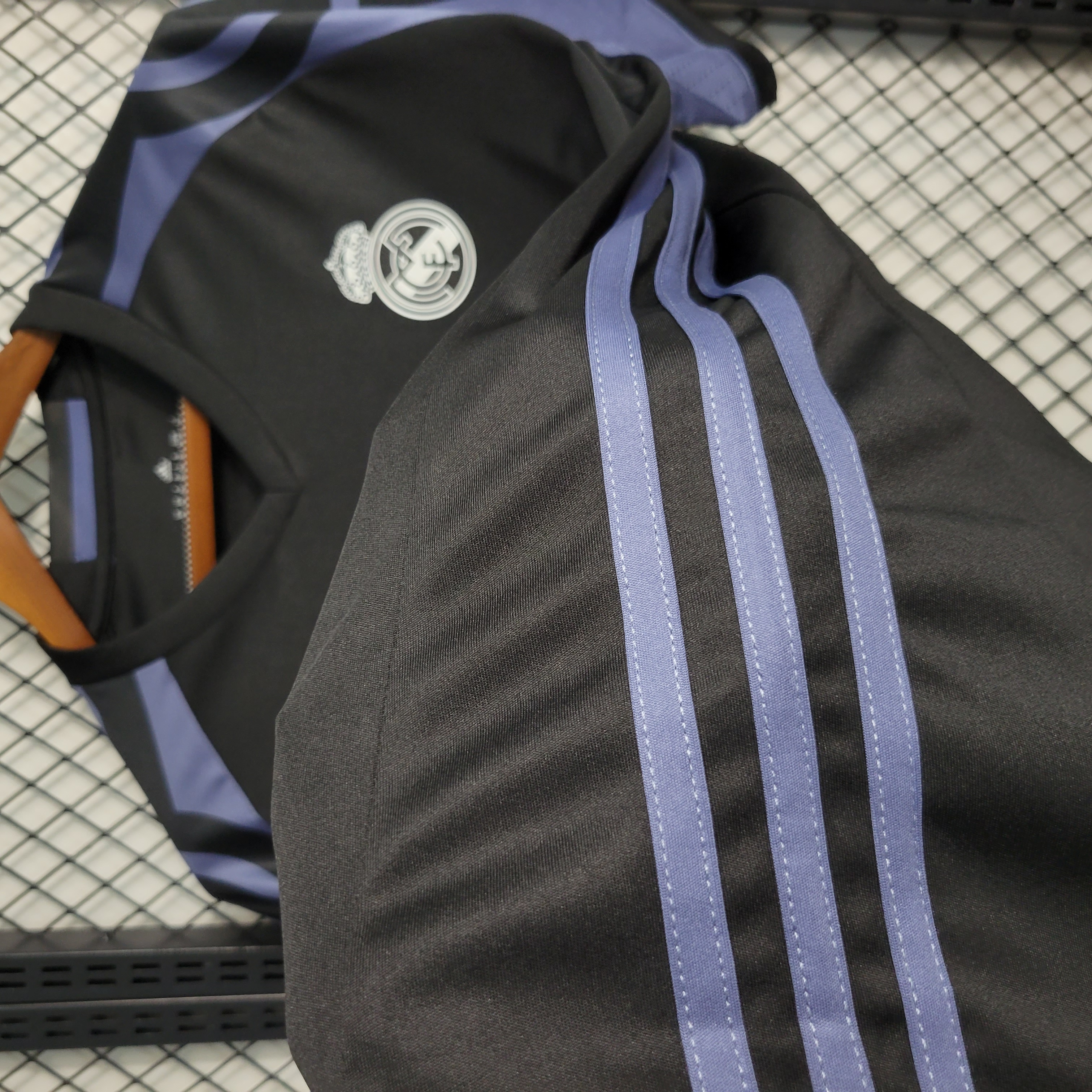 Real Madrid Retro 16-17 Third Jersey - ManixJersey