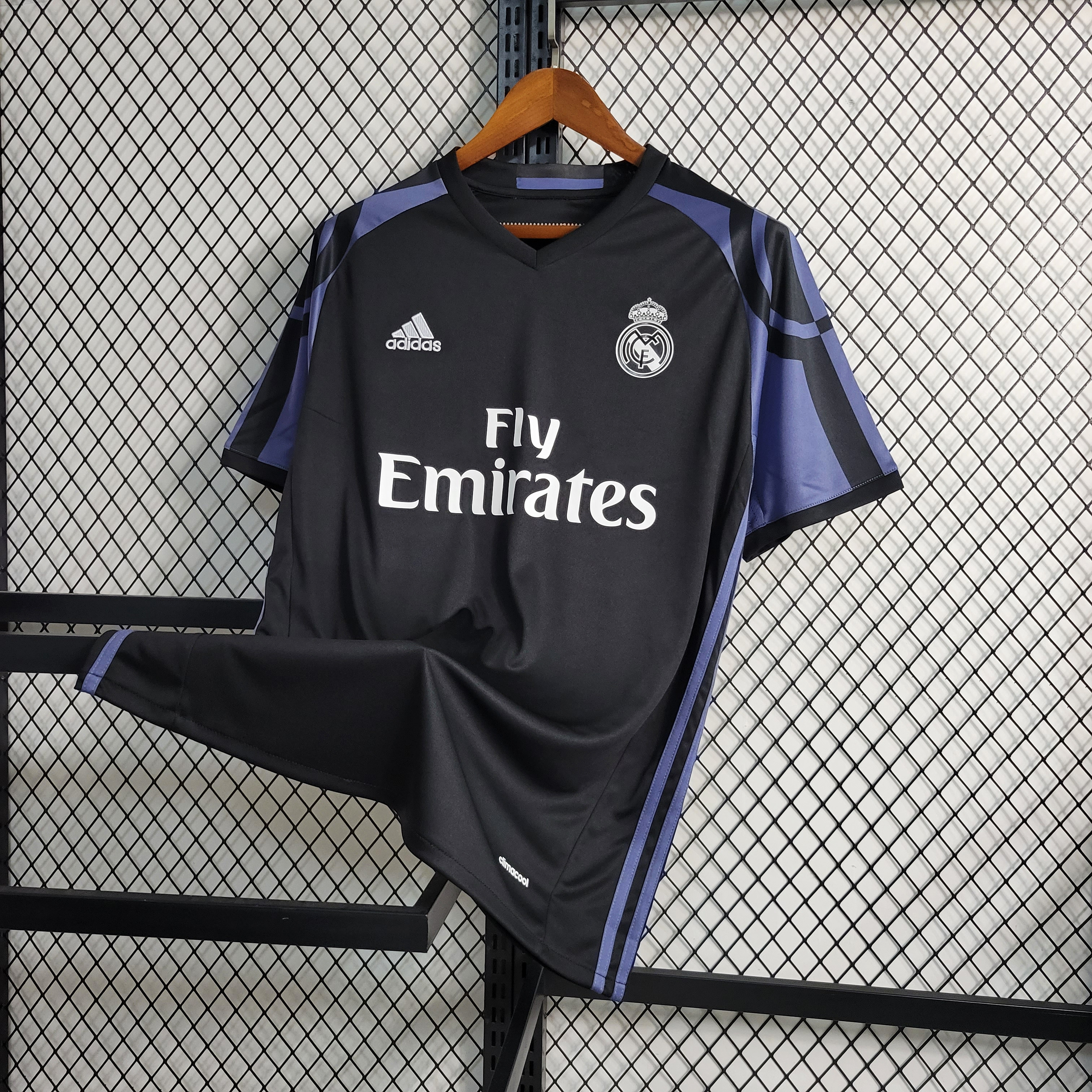 Real Madrid Retro 16-17 Third Jersey - ManixJersey