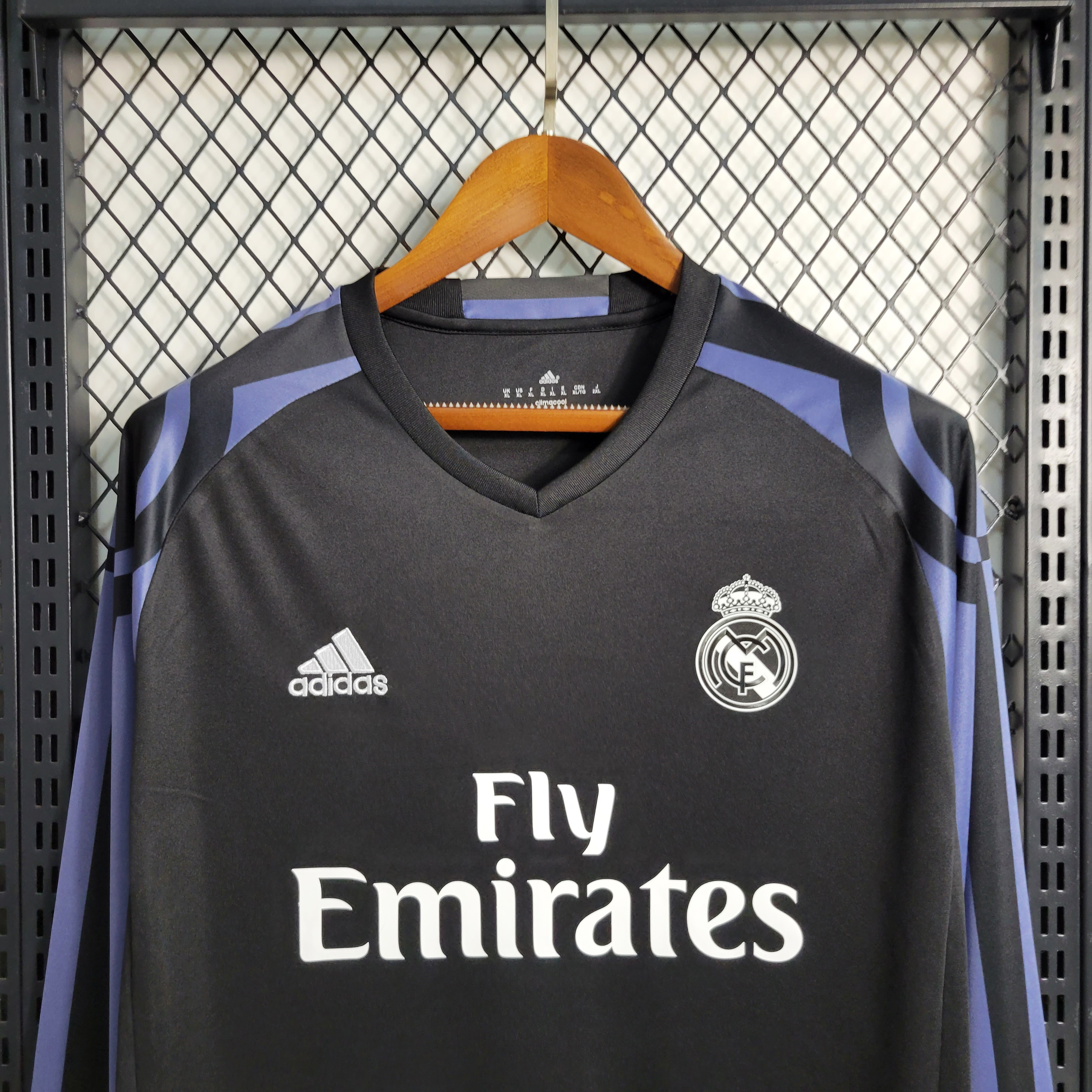 Real Madrid Retro 16-17 Third Long Sleeve Jersey - ManixJersey