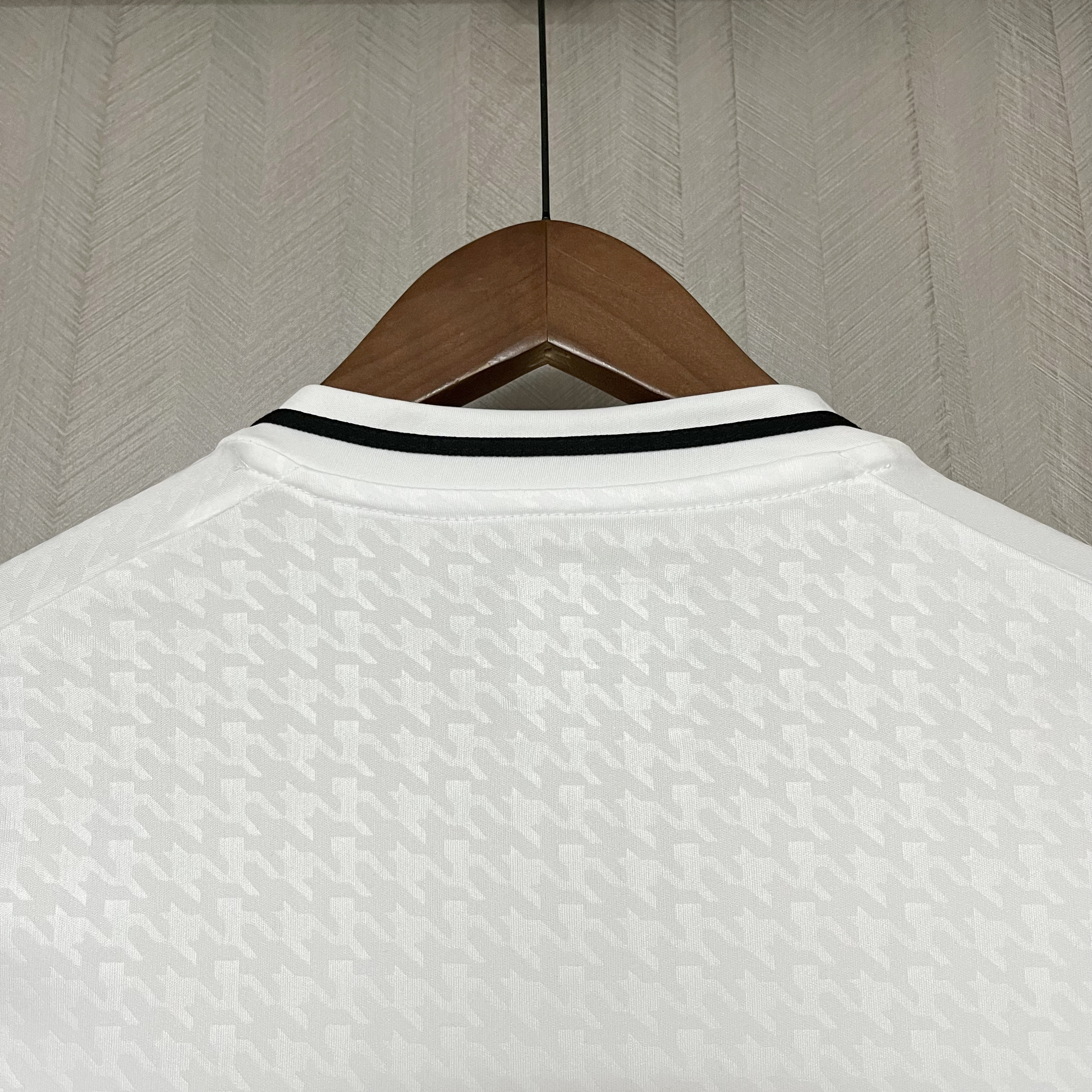 Real Madrid 24-25 Home Stadium Jersey - Fans Version - ManixJersey