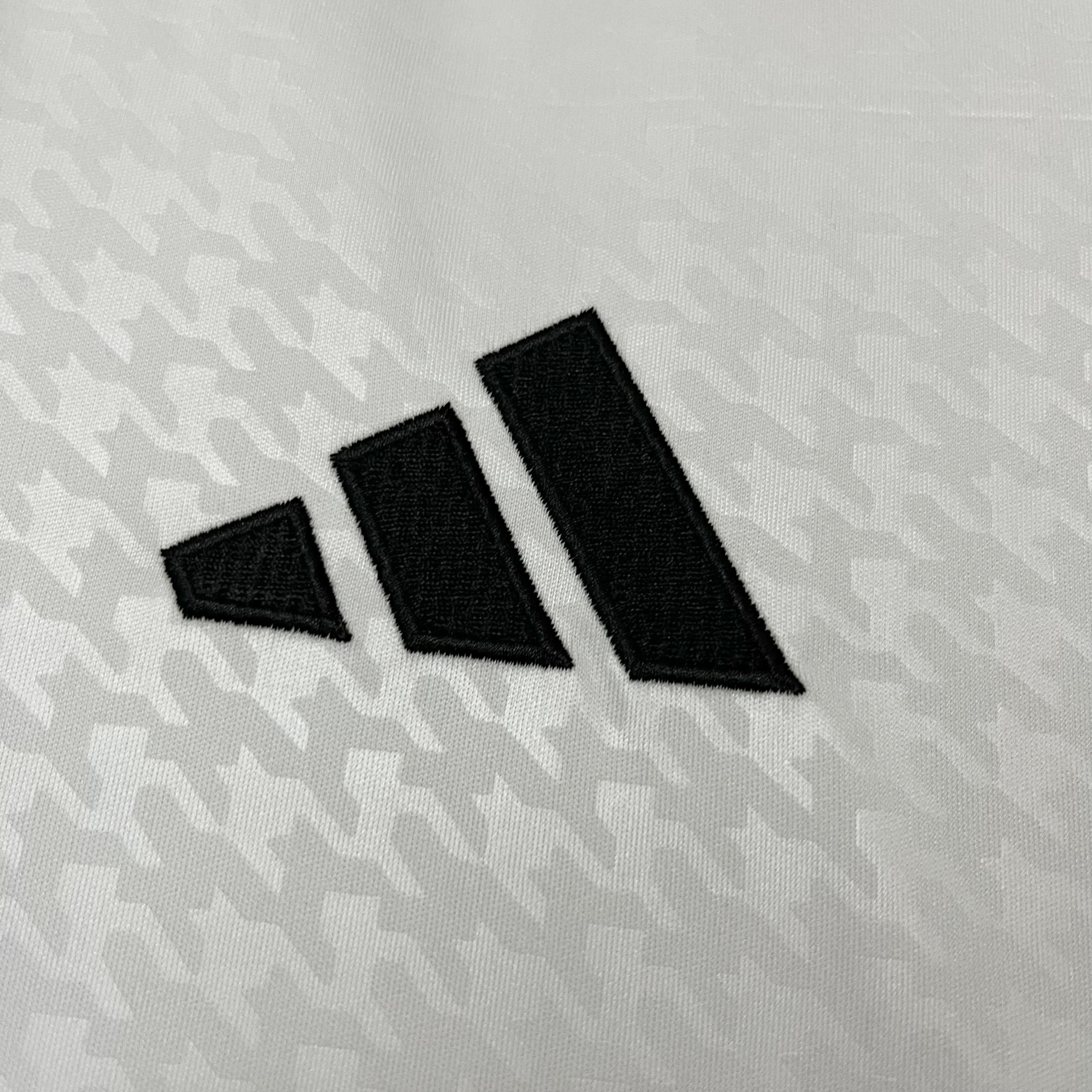 Real Madrid 24-25 Home Stadium Jersey - Fans Version - ManixJersey