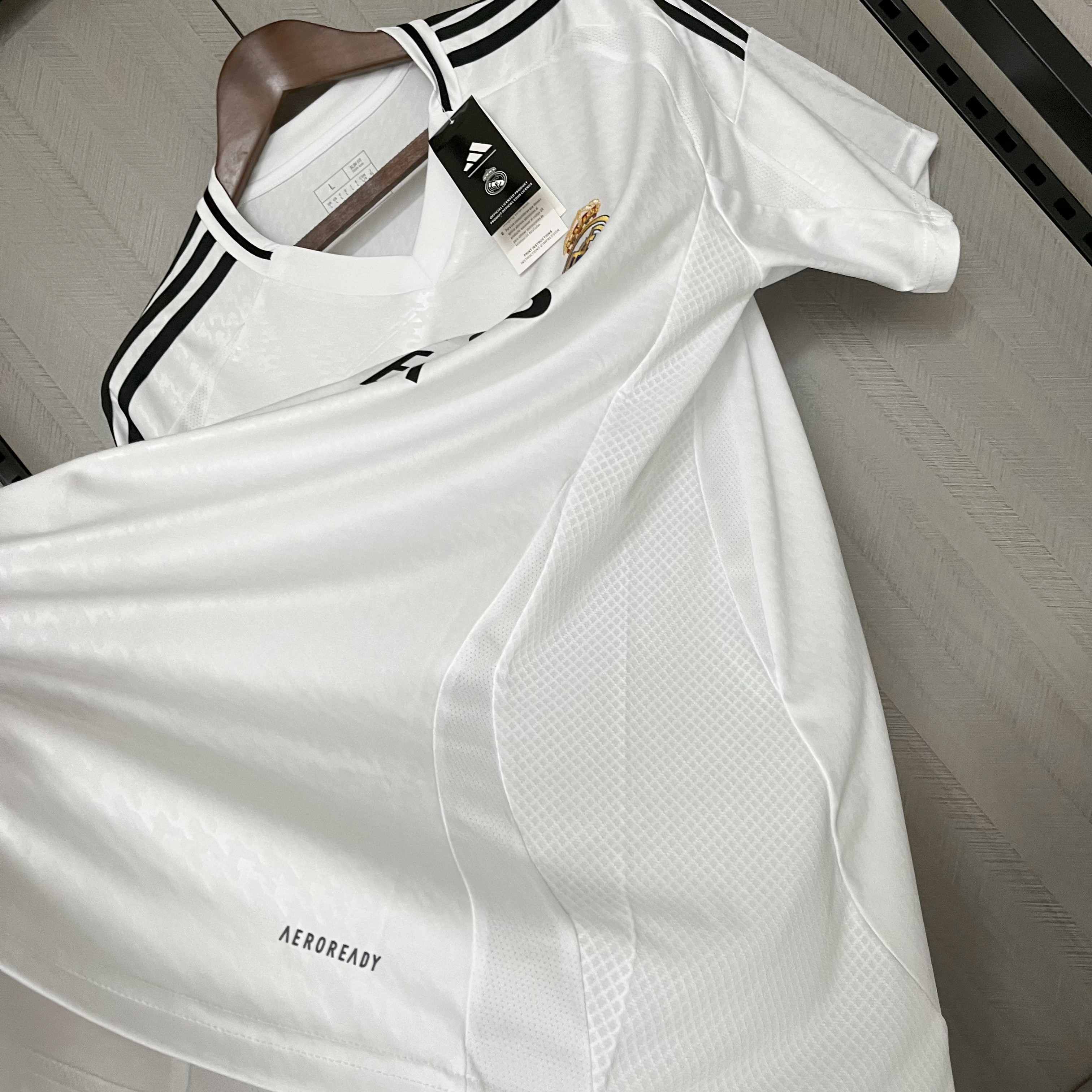 Real Madrid 24-25 Home Stadium Jersey - Fans Version - ManixJersey