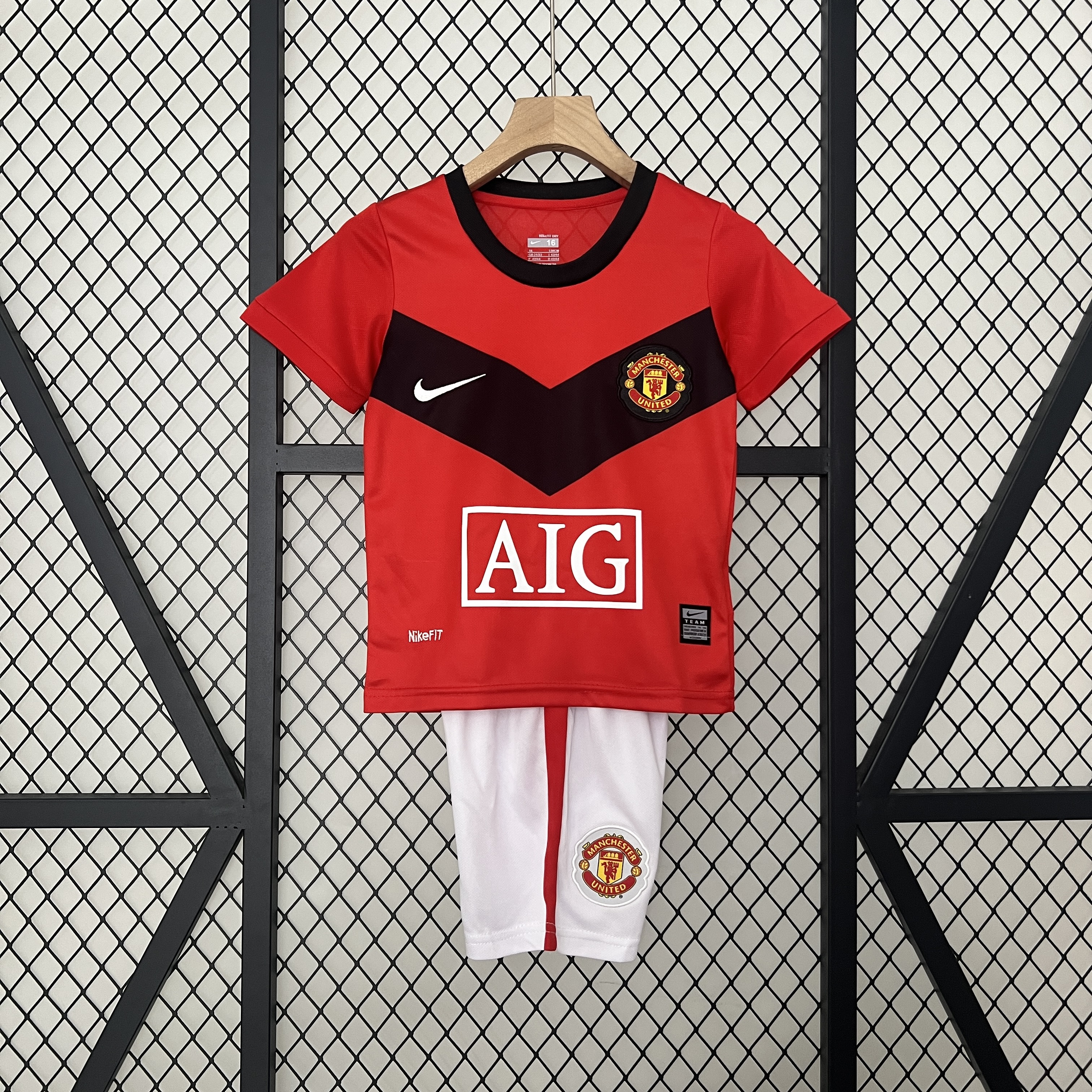 Manchester United Retro 2009-10 Home Stadium Kids Kit - ManixJersey