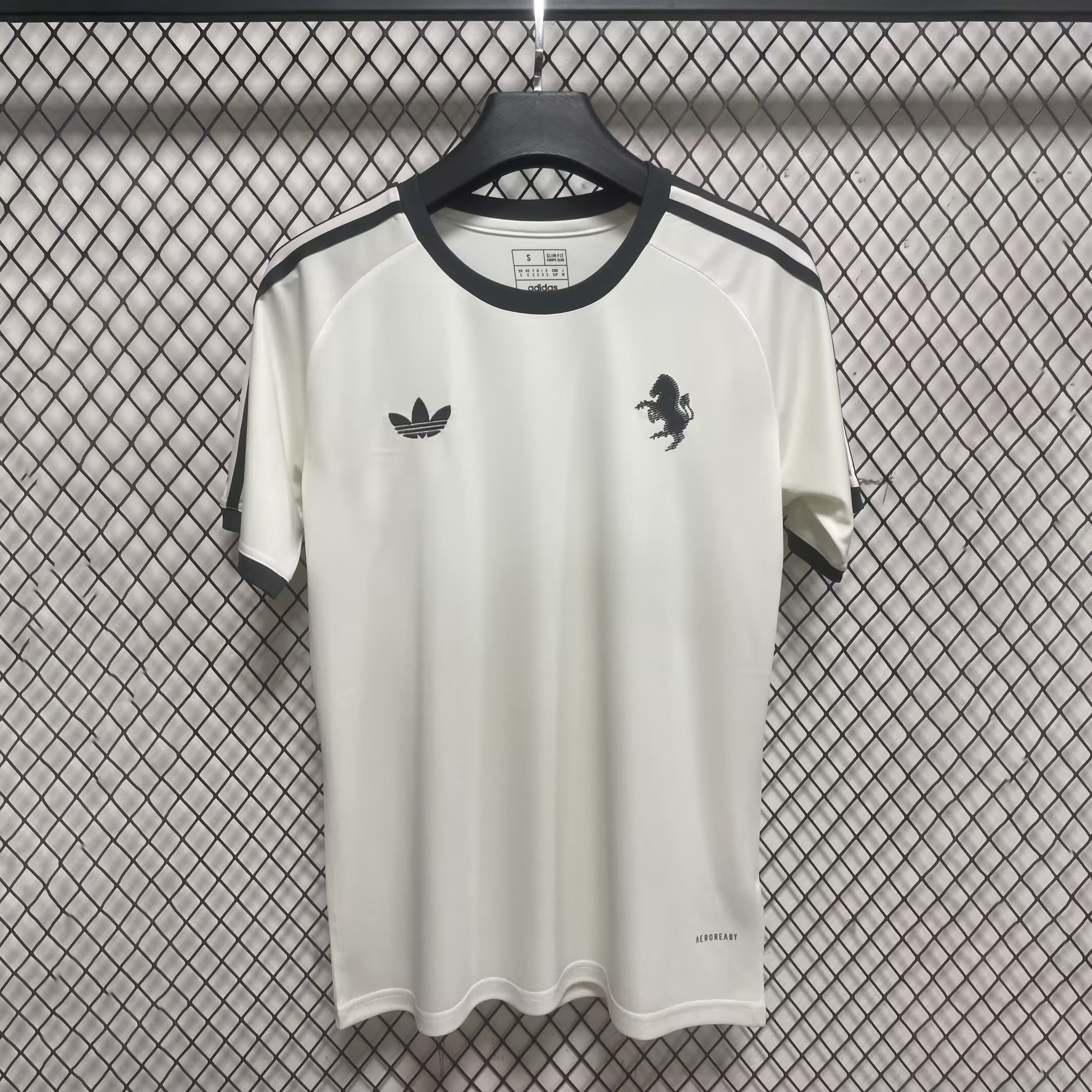 Juventus 24-25 Vintage Trefoil White and Black Men's T-Shirt - ManixJersey