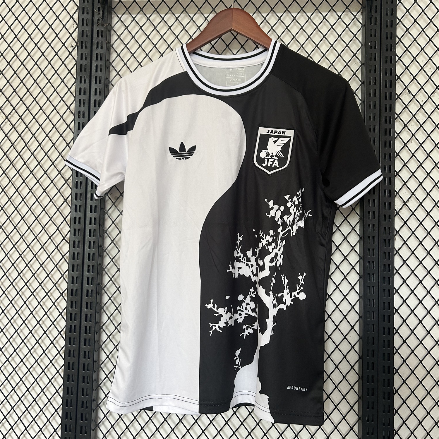 Japan 25-26 Tree Half Black And Half White Special Jersey - Fans Version - ManixJersey