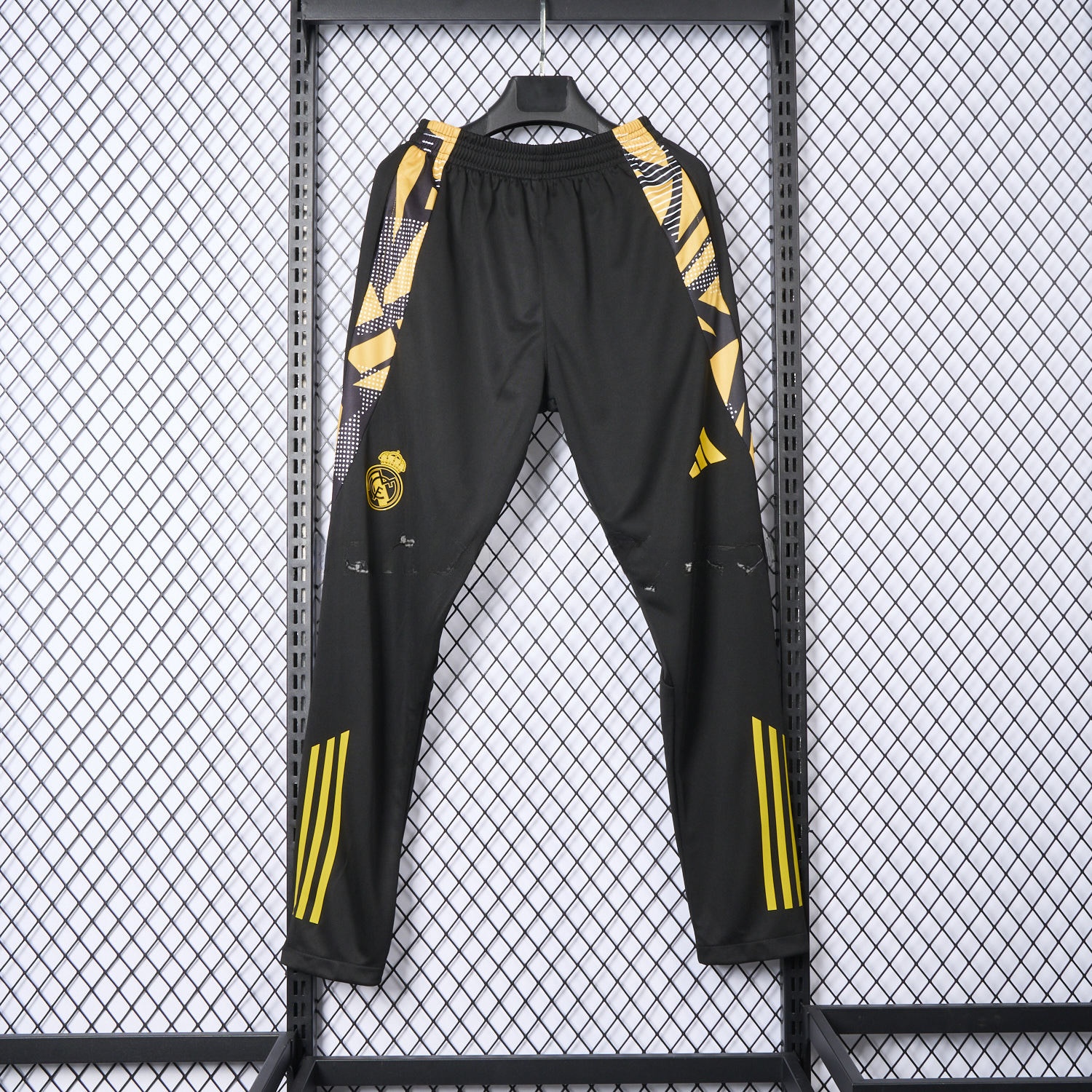 Real Madrid 24-25 Black Training Pants - Player Version - ManixJersey