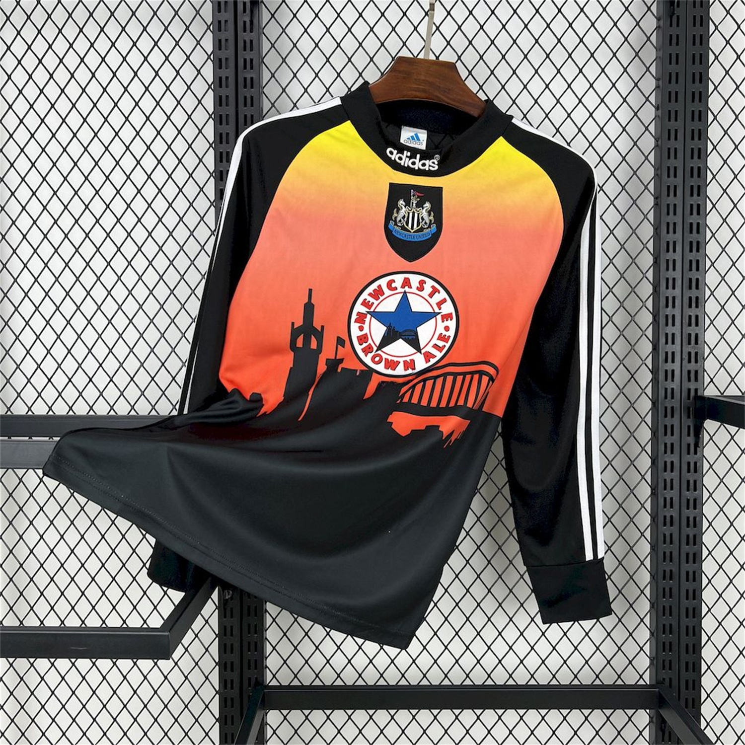Retro Newcastle United 1996-97 Long Sleeves Goalkeeper Jersey - ManixJersey