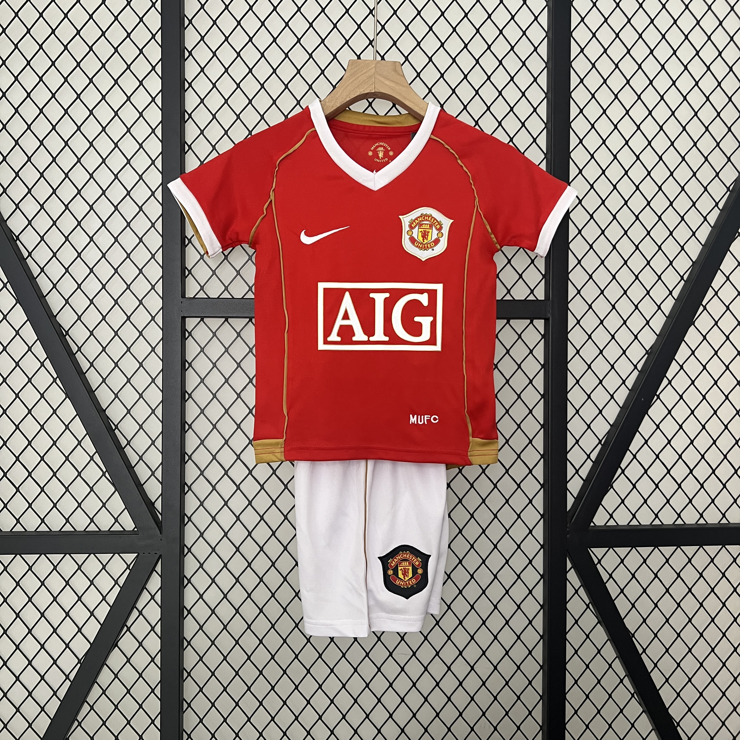 Retro Manchester United 2006-07 Home Stadium Kids Kit - ManixJersey