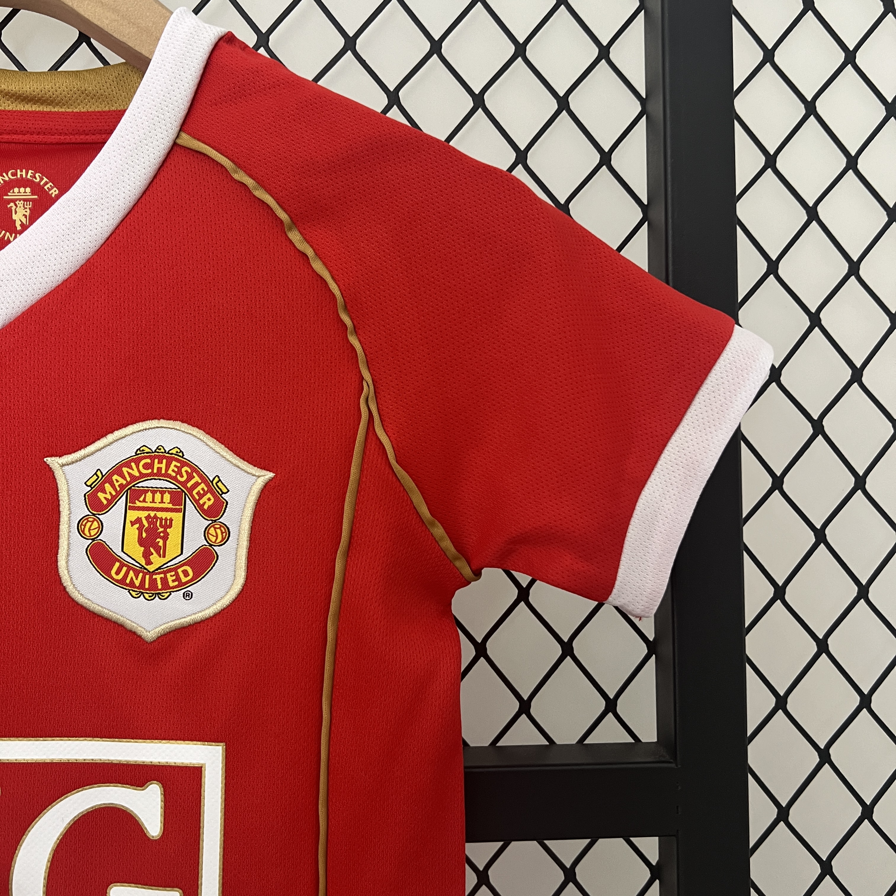 Retro Manchester United 2006-07 Home Stadium Kids Kit - ManixJersey