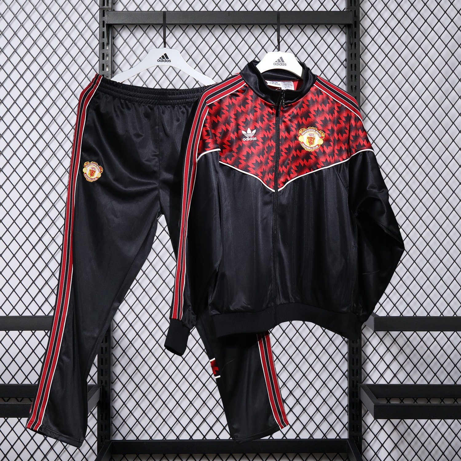Manchester United 25-26 Training Set - Red Black Top and Black Pants - ManixJersey