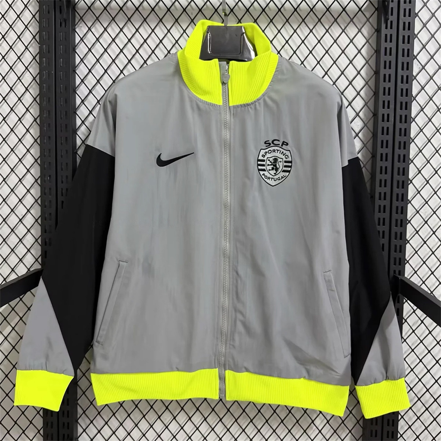 Sporting CP 25-26 Windbreaker Jacket - Grey - ManixJersey
