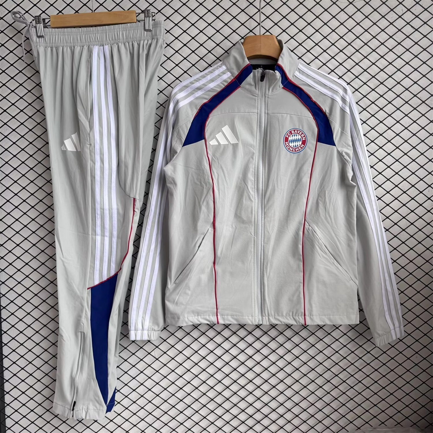 Bayern Munich 25-26 Red Lines Windbreaker Training Set - White Top and Pants - ManixJersey