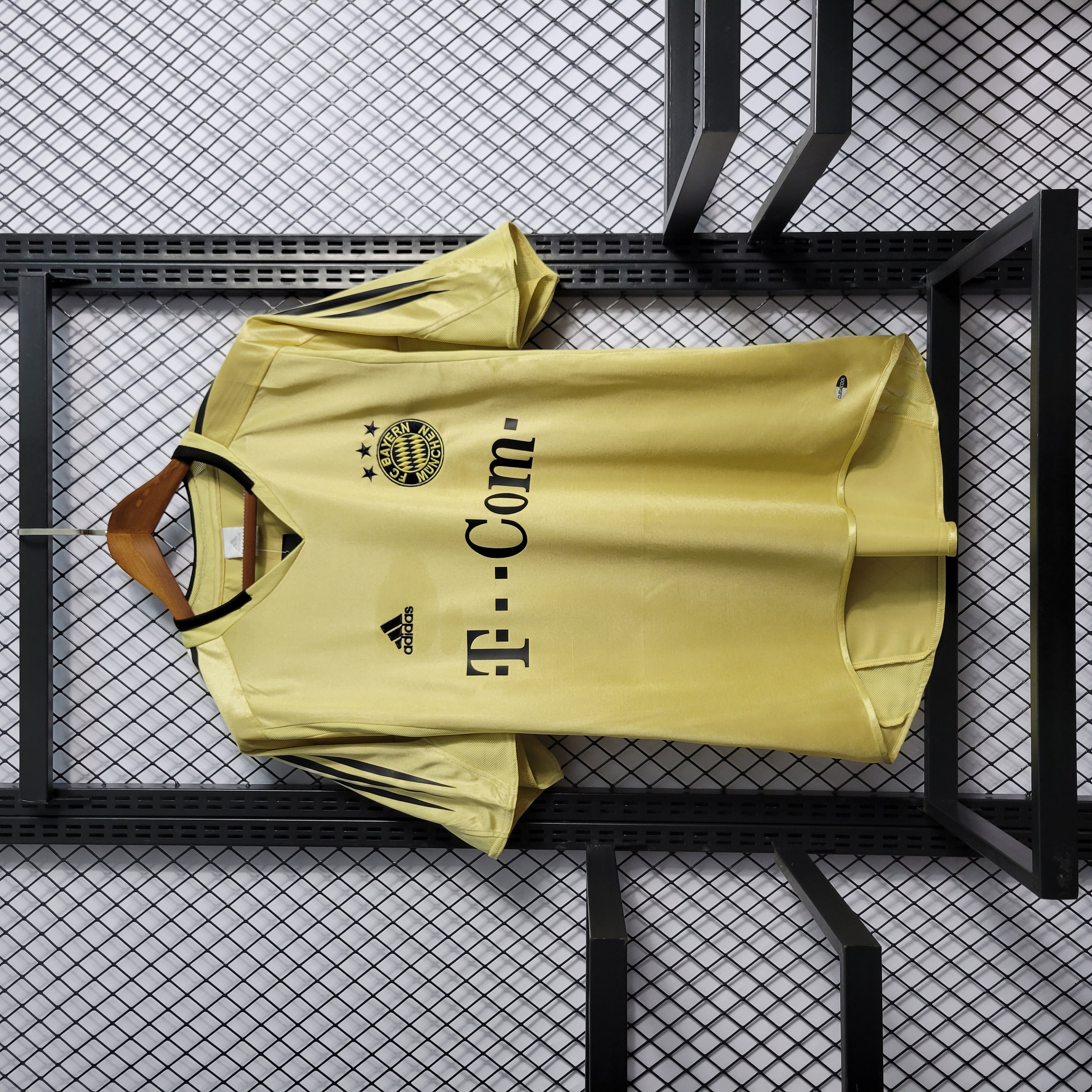 Bayern Munich Retro 04-05 Away Shirt - ManixJersey