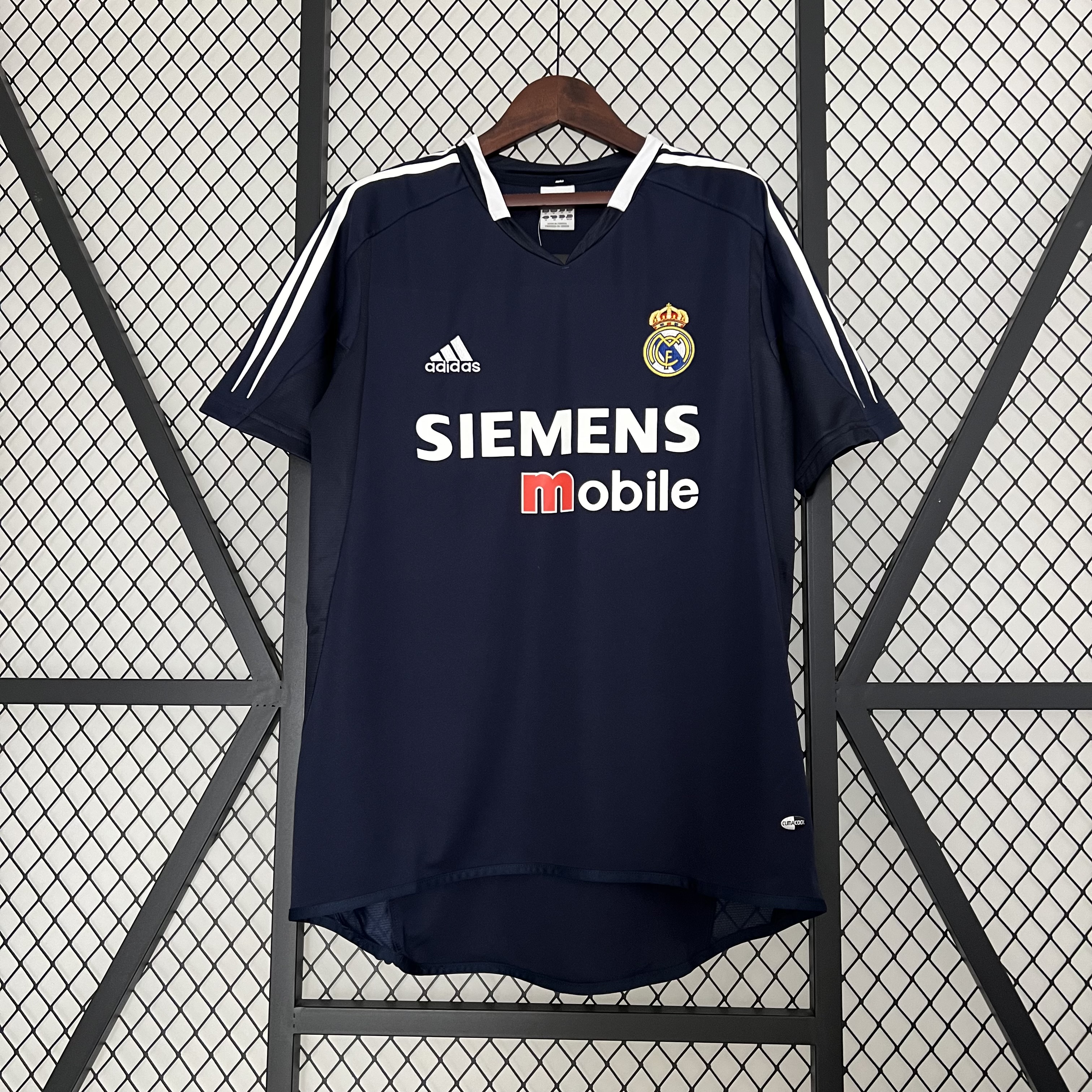 Retro Real Madrid 04-05 Away Stadium Jersey - ManixJersey