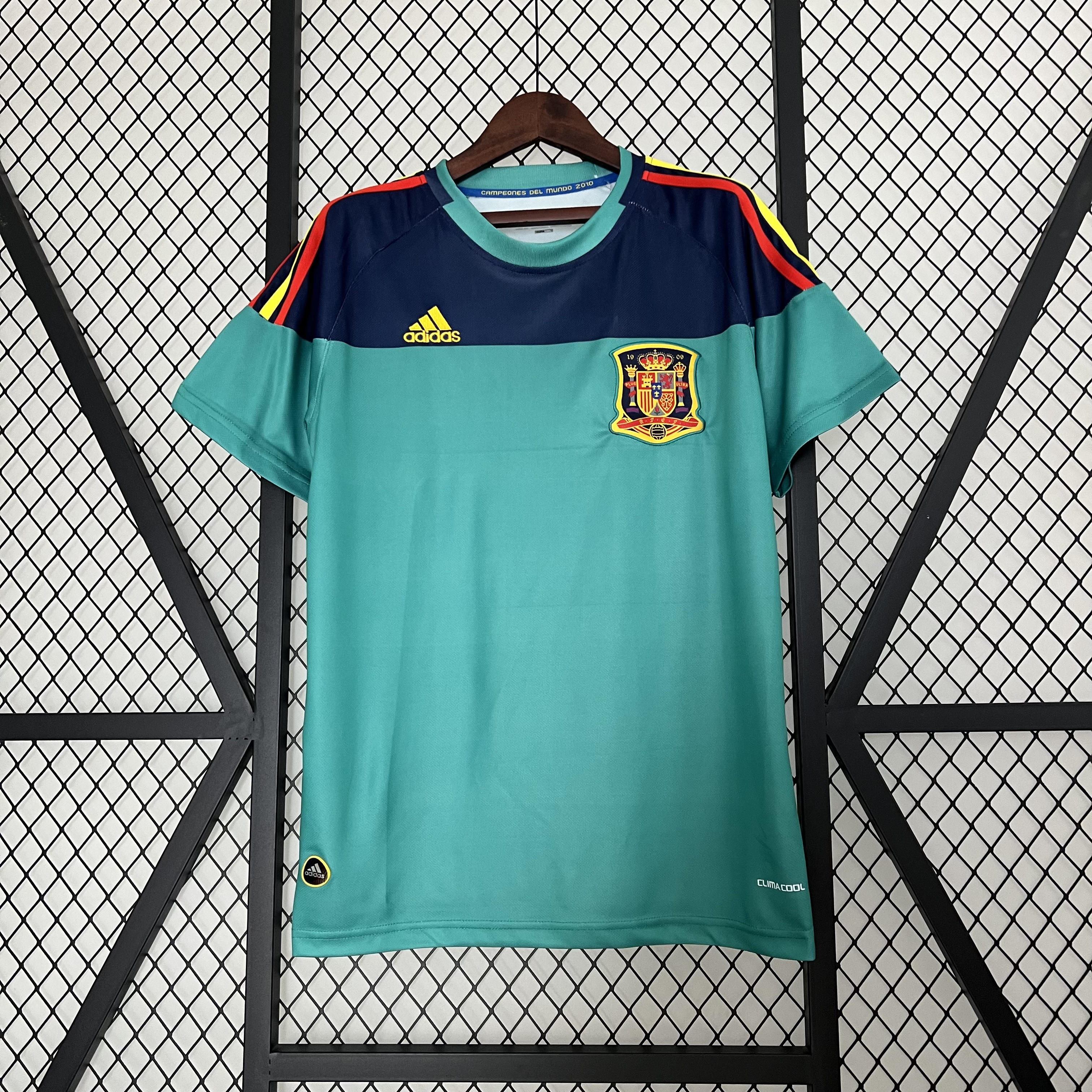 Retro Spain 2010 Green Goalkeeper Jersey - ManixJersey