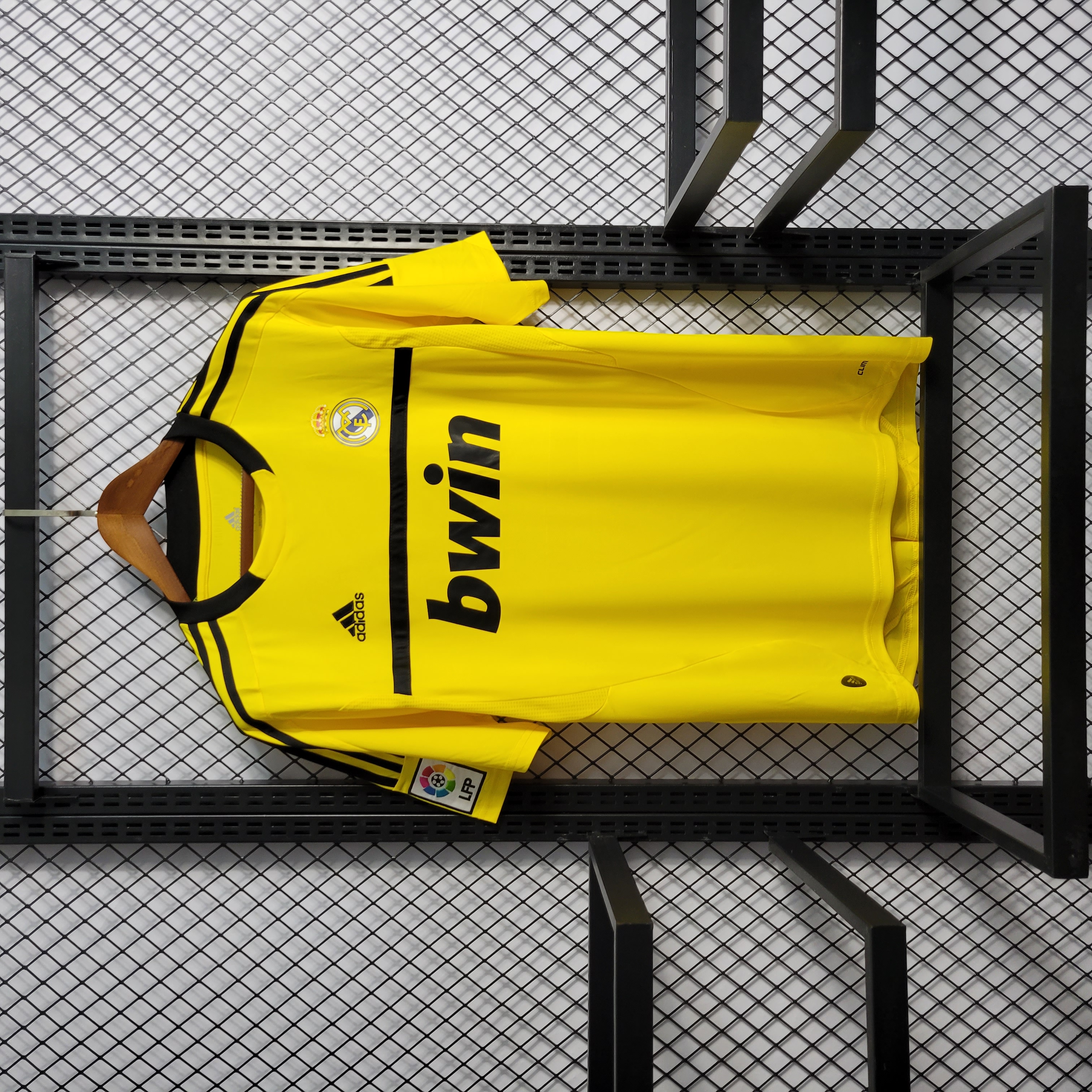 Retro Real Madrid 11-12 Yellow Goalkeeper Jersey - ManixJersey