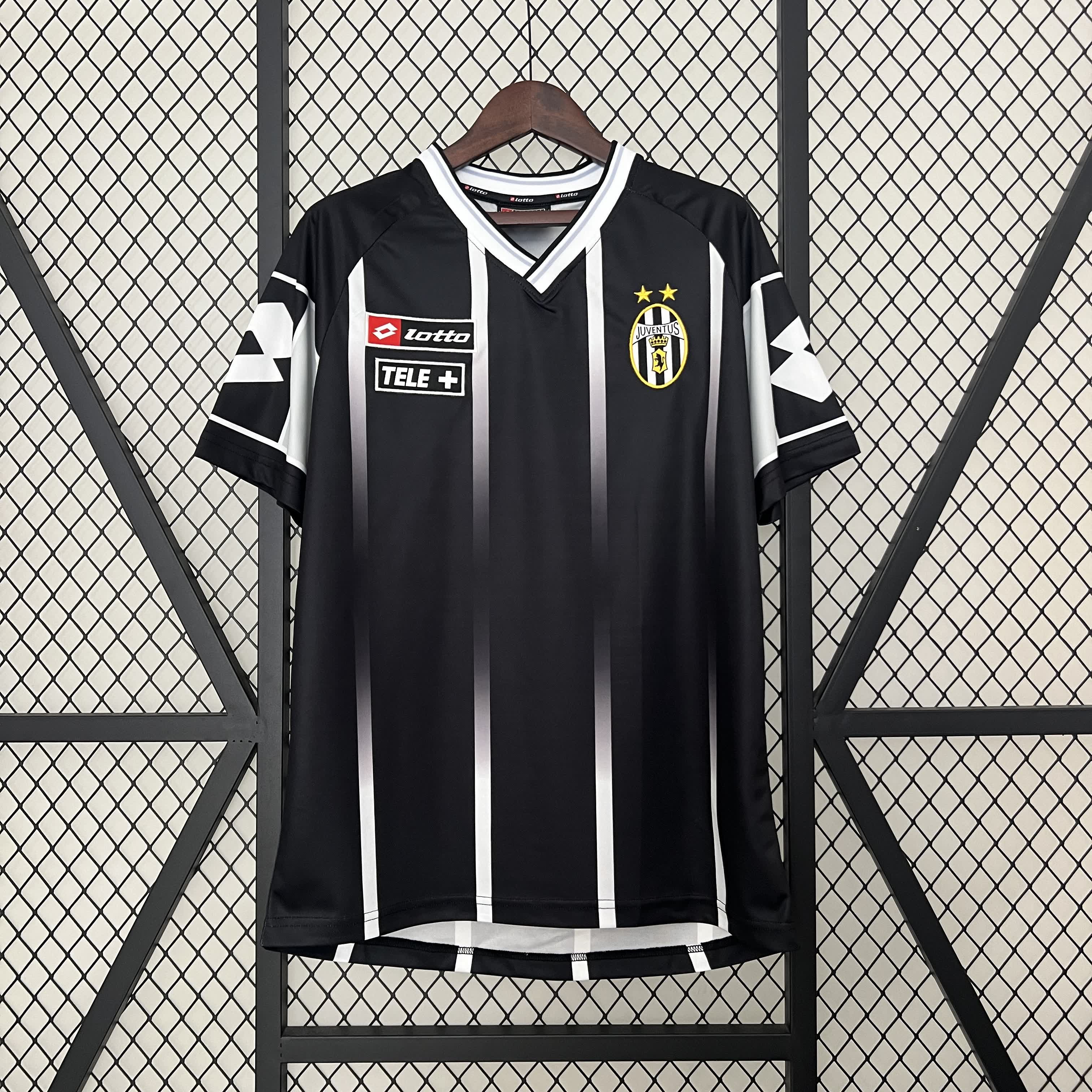 Retro Juventus 2000-01 Black Training Jersey - ManixJersey