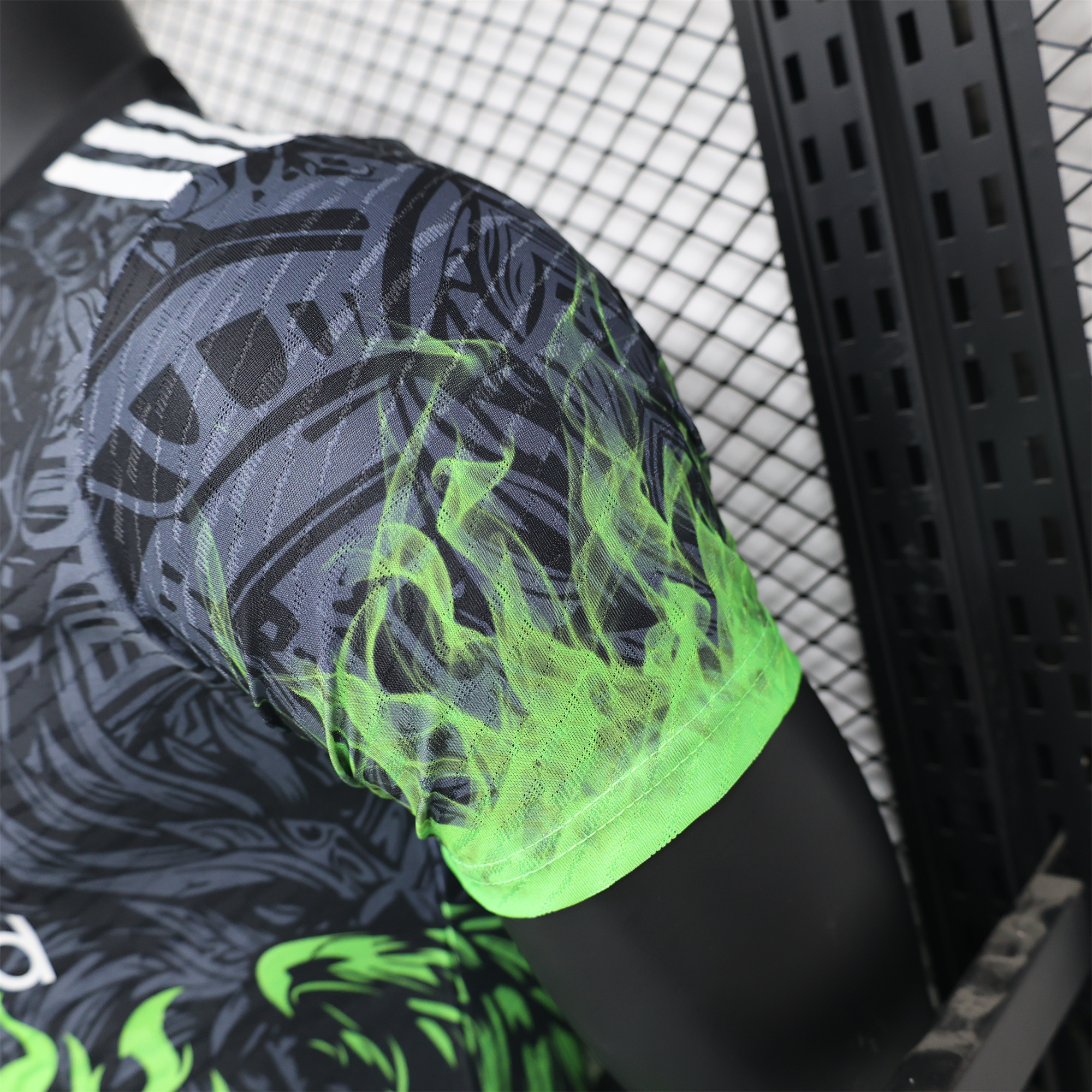 Liver.pool 24-25 Green Fire Phoenix Special Edition Jersey - Player Version - ManixJersey