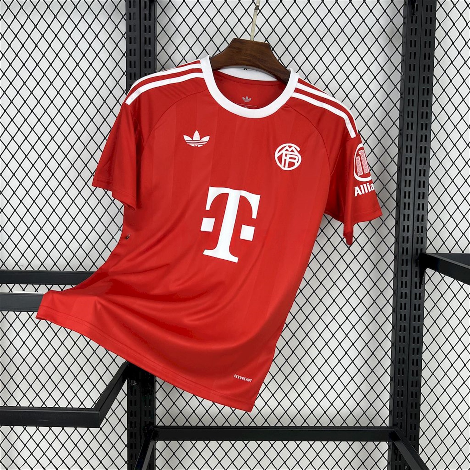 Bayern Munich 25-26 Red Trefoil Goalkeeper Jersey - Fans Version - ManixJersey