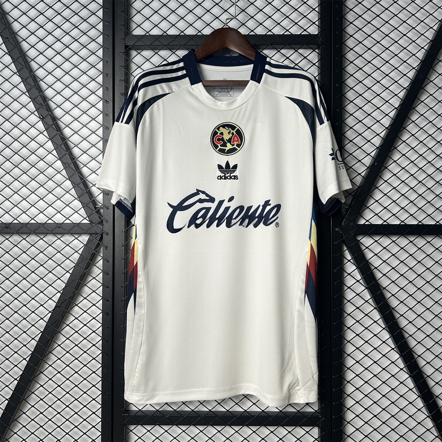 Club América 25-26 White Throwback Trefoil Special Edition Jersey - Fans Version - ManixJersey