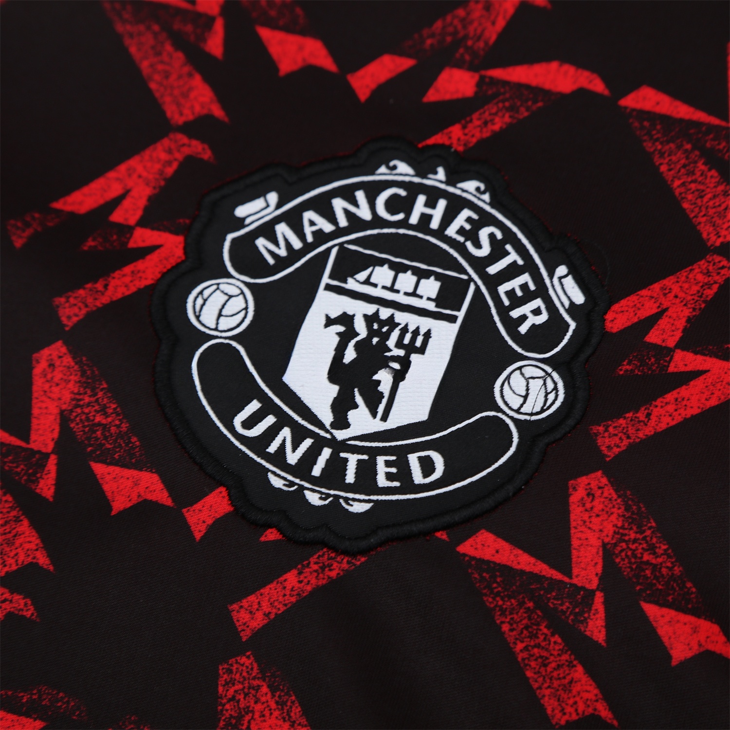 Manchester United 25-26 Pre-Match Short-Sleeve Training Set - Red Top & Black Shorts - ManixJersey