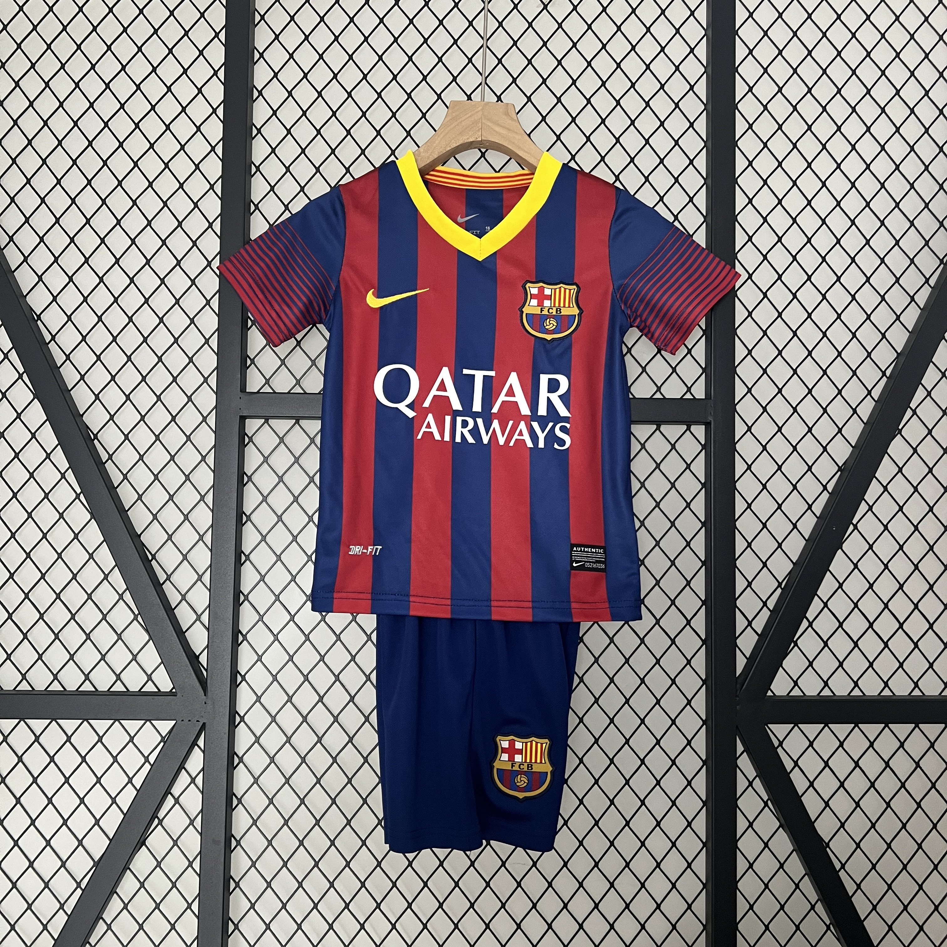 Retro Barcelona 2013-14 Home Stadium Kids Kit - ManixJersey