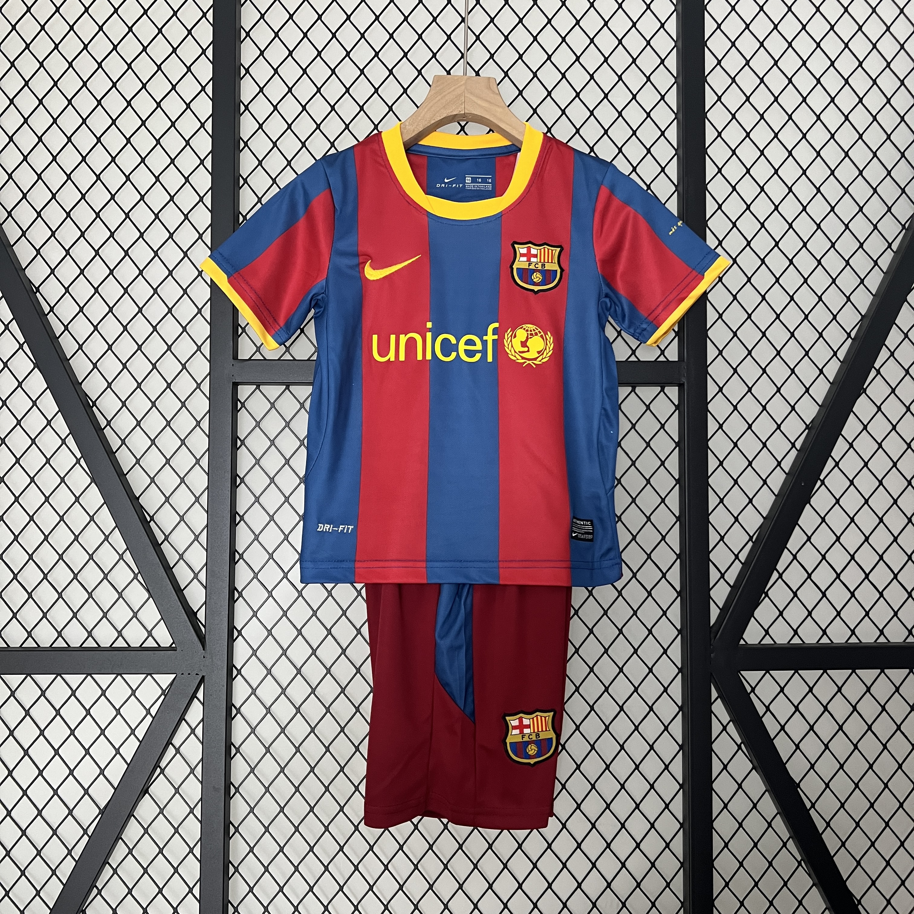 Retro Barcelona 2010-11 Home Stadium Kids Kit - ManixJersey