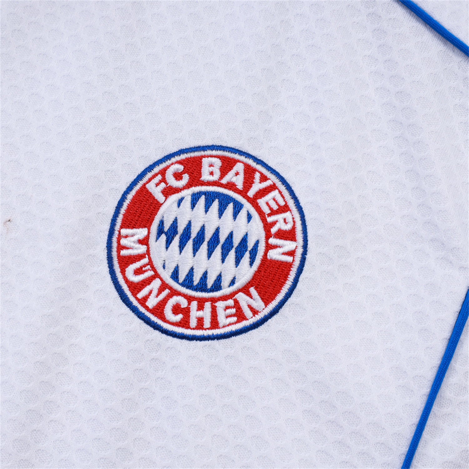 Bayern Munich 25-26 Short-Sleeve Training Set - White Throwback Top & Grey Shorts - ManixJersey