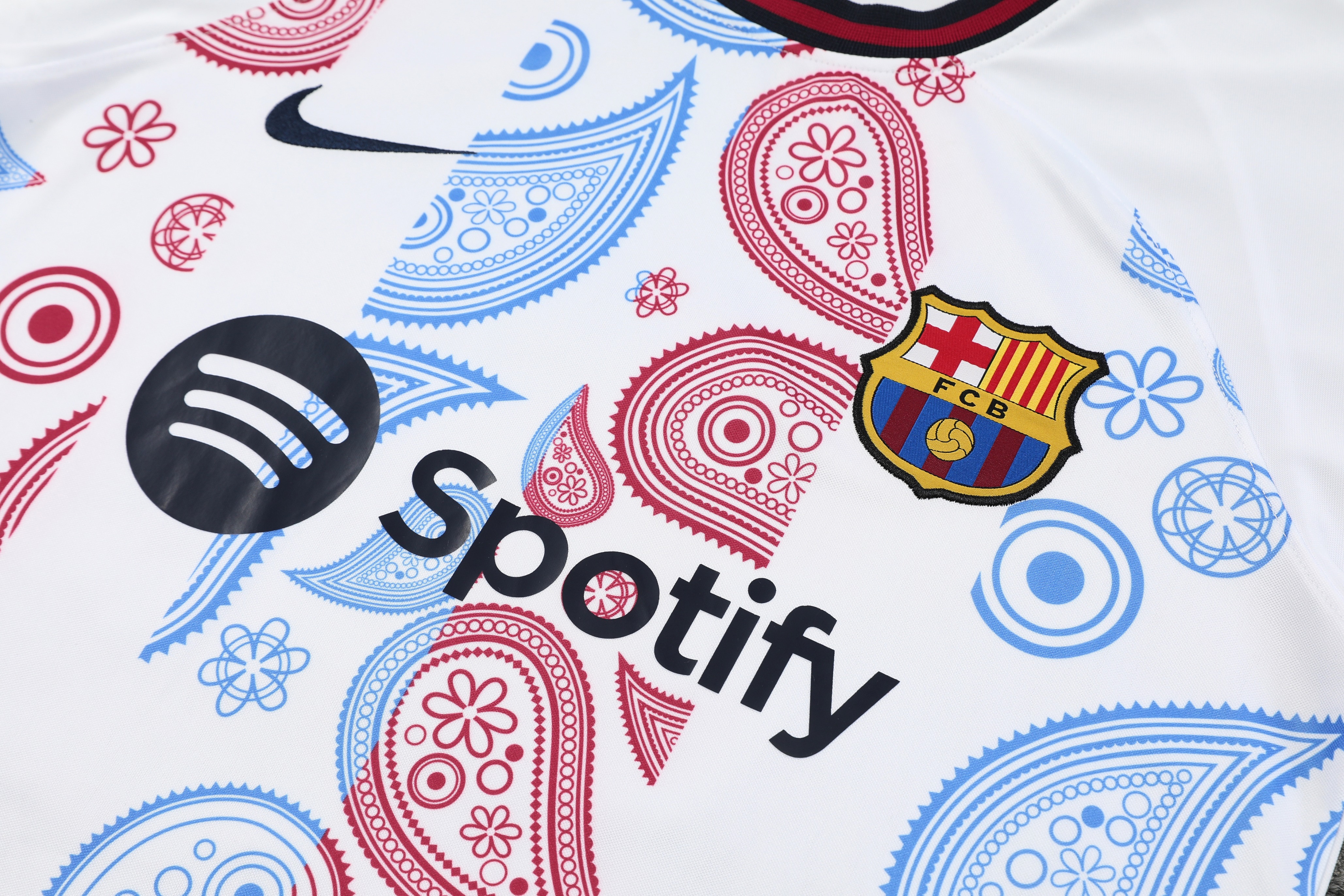Barcelona 24-25 Short-Sleeve Training Set - White with Pattern - ManixJersey