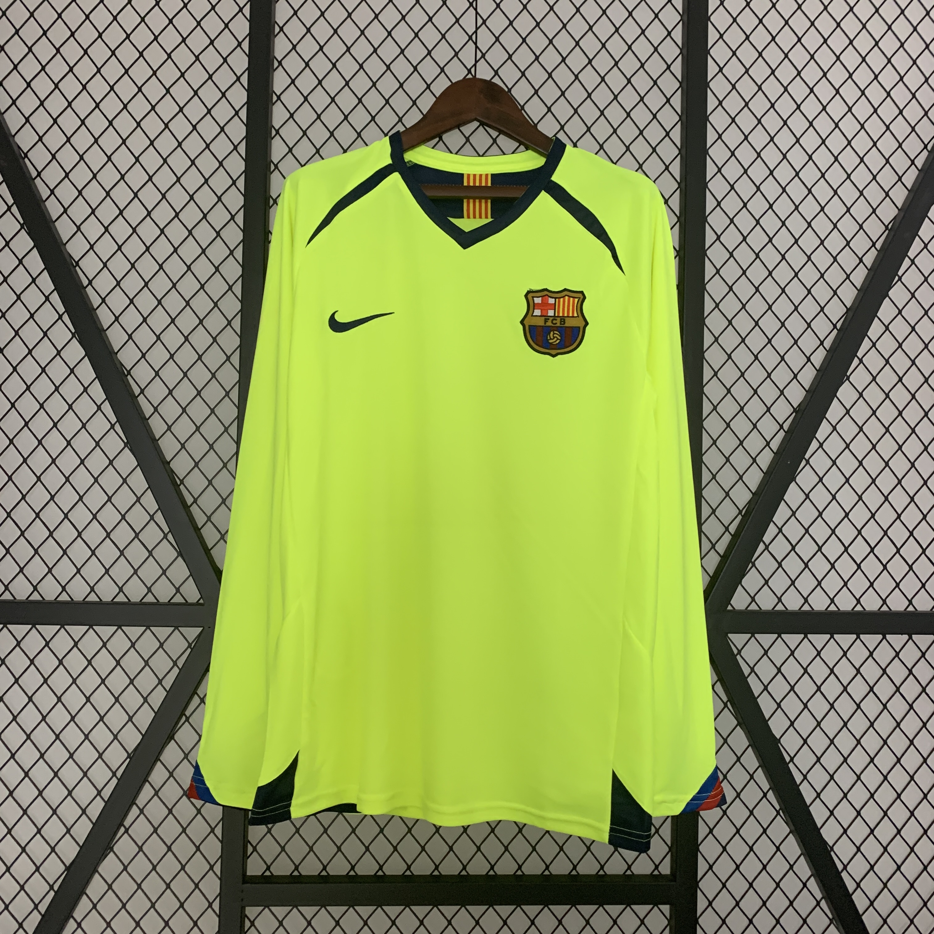 Retro Barcelona 05-06 Away Stadium Long Sleeve Jersey - ManixJersey