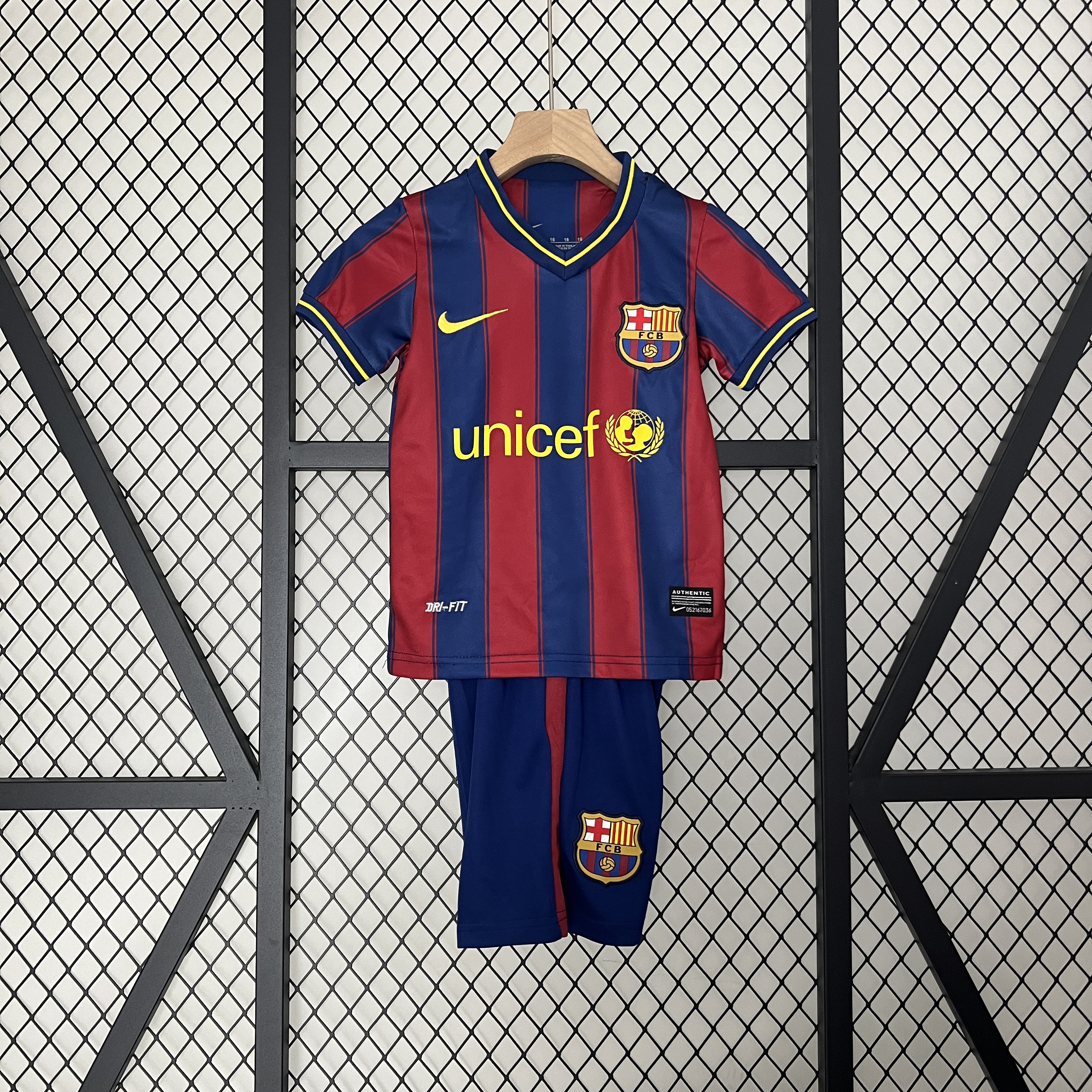 Retro Barcelona 2009-10 Home Stadium Kids Kit - ManixJersey