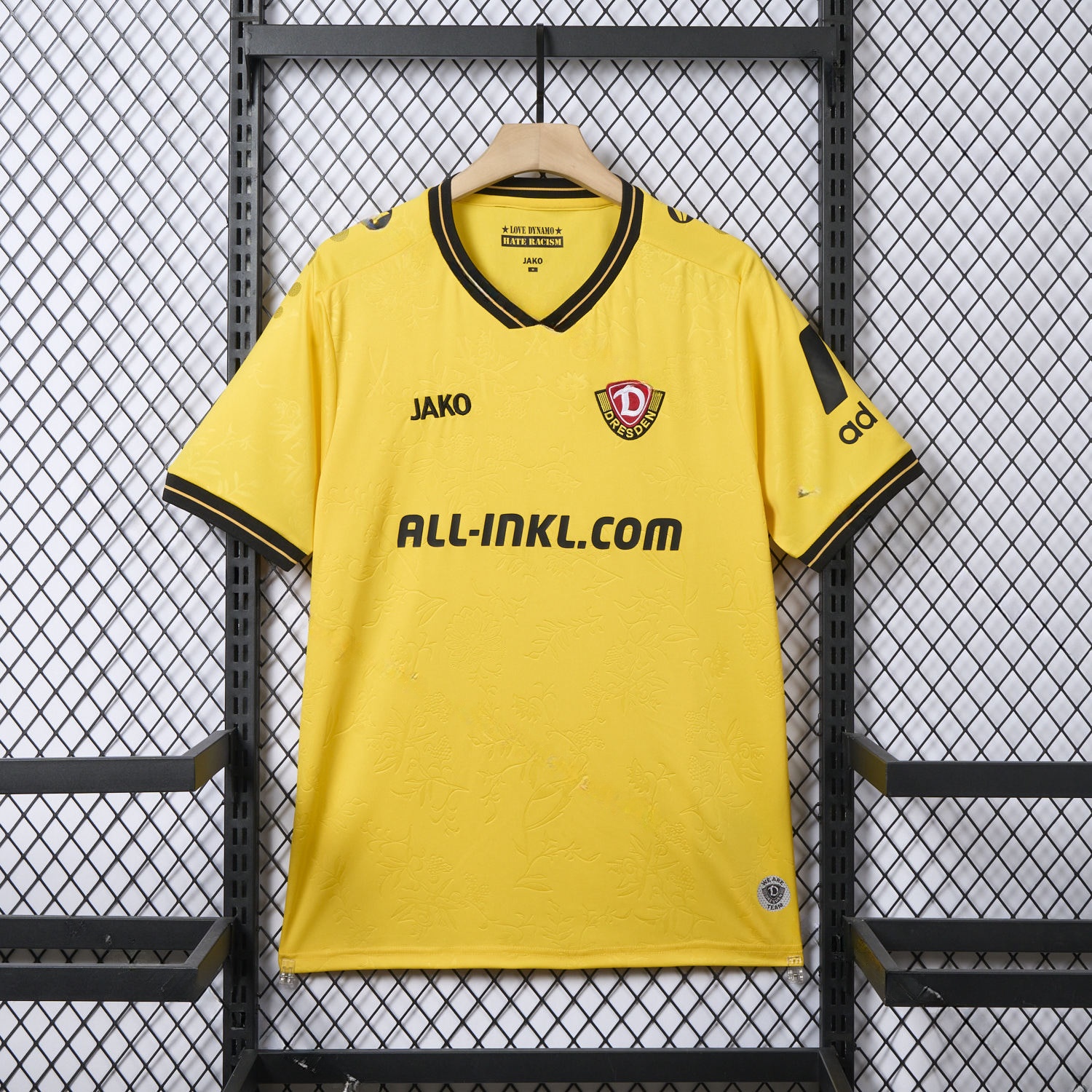 Dynamo Dresden 25-26 Home Jersey - Fans Version - ManixJersey