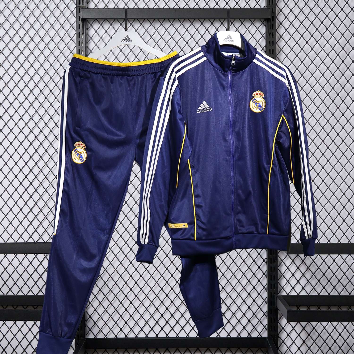 Real Madrid 25-26 Pure Color Yellow Lines Training Set - Dark Blue Top and Dark Blue Pants - ManixJersey