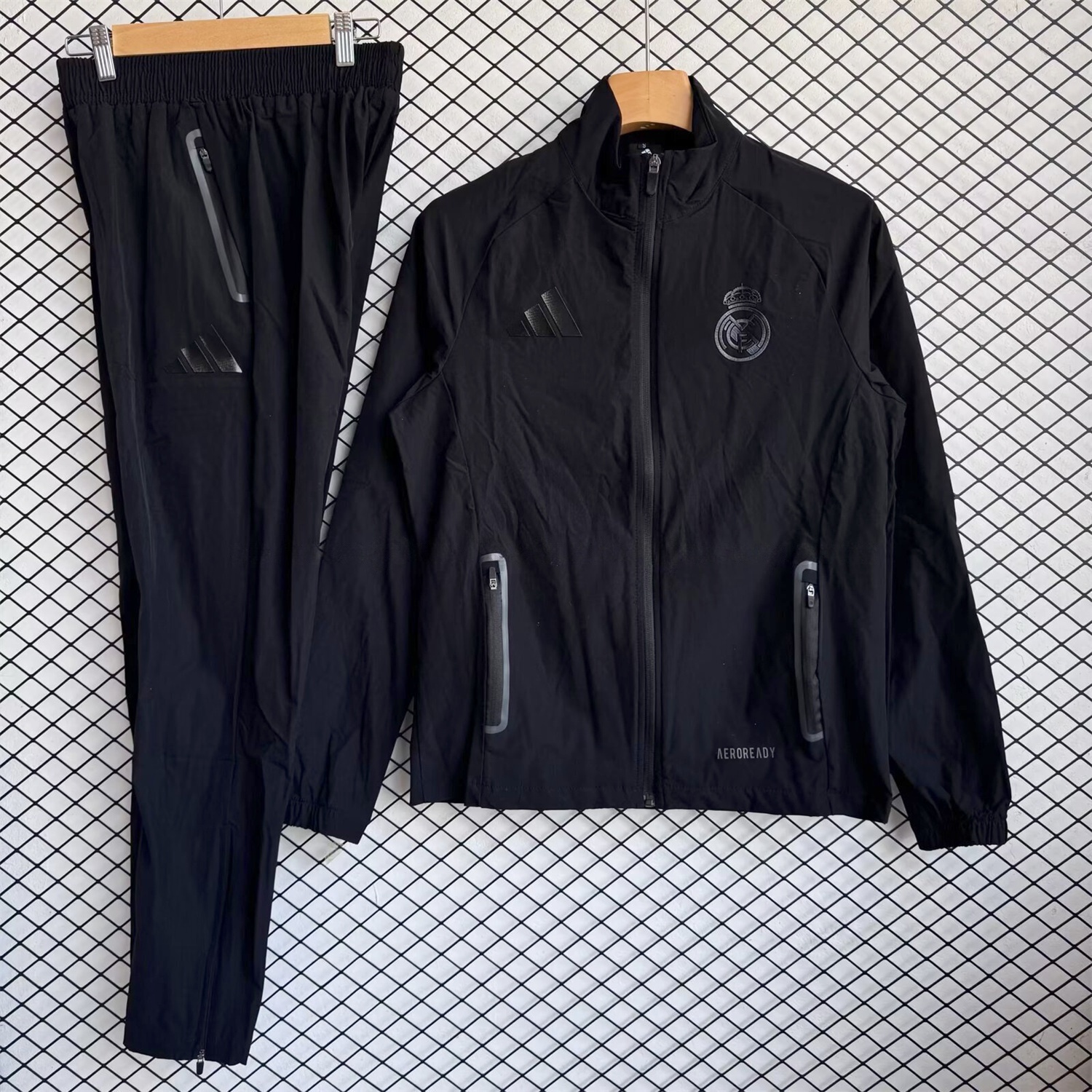 Real Madrid 25-26 Black Logo Windbreaker Training Set - Black Top and Pants - ManixJersey