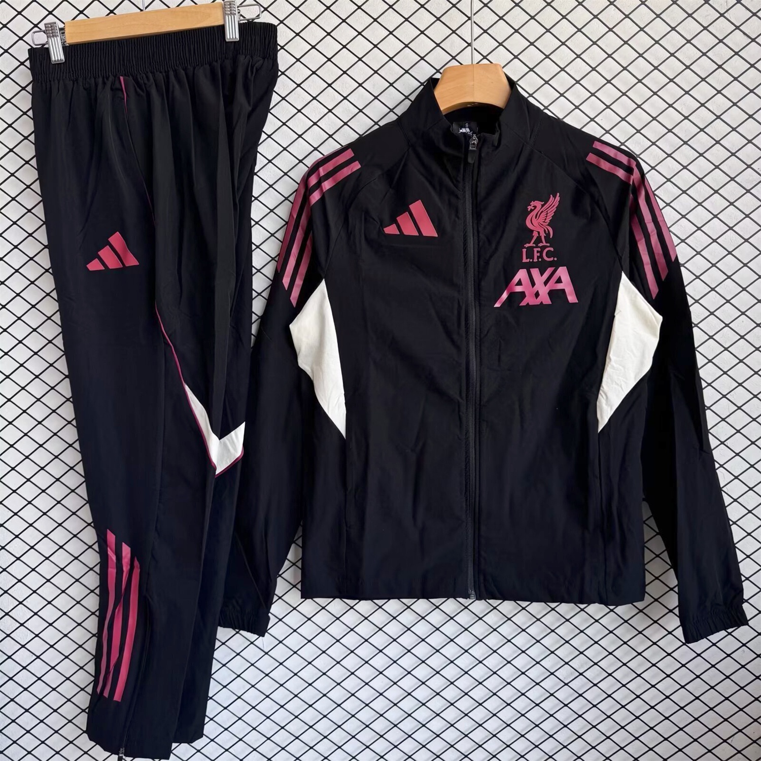 Liver.pool 25-26 Pink Logo Windbreaker Training Set - Black Top and Pants - ManixJersey