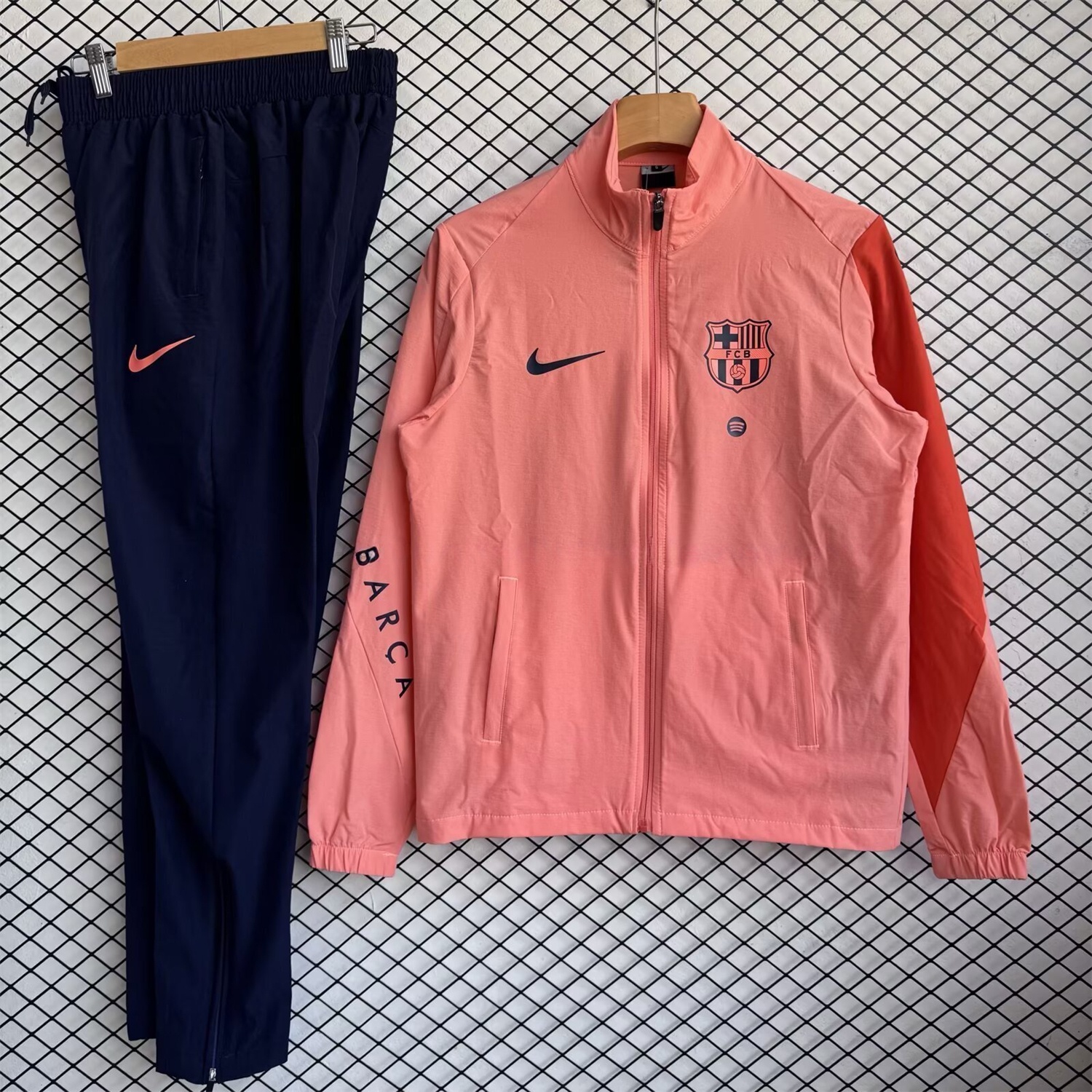 Barcelona 25-26 Windbreaker Training Set - Pink Top and Black Pants - ManixJersey