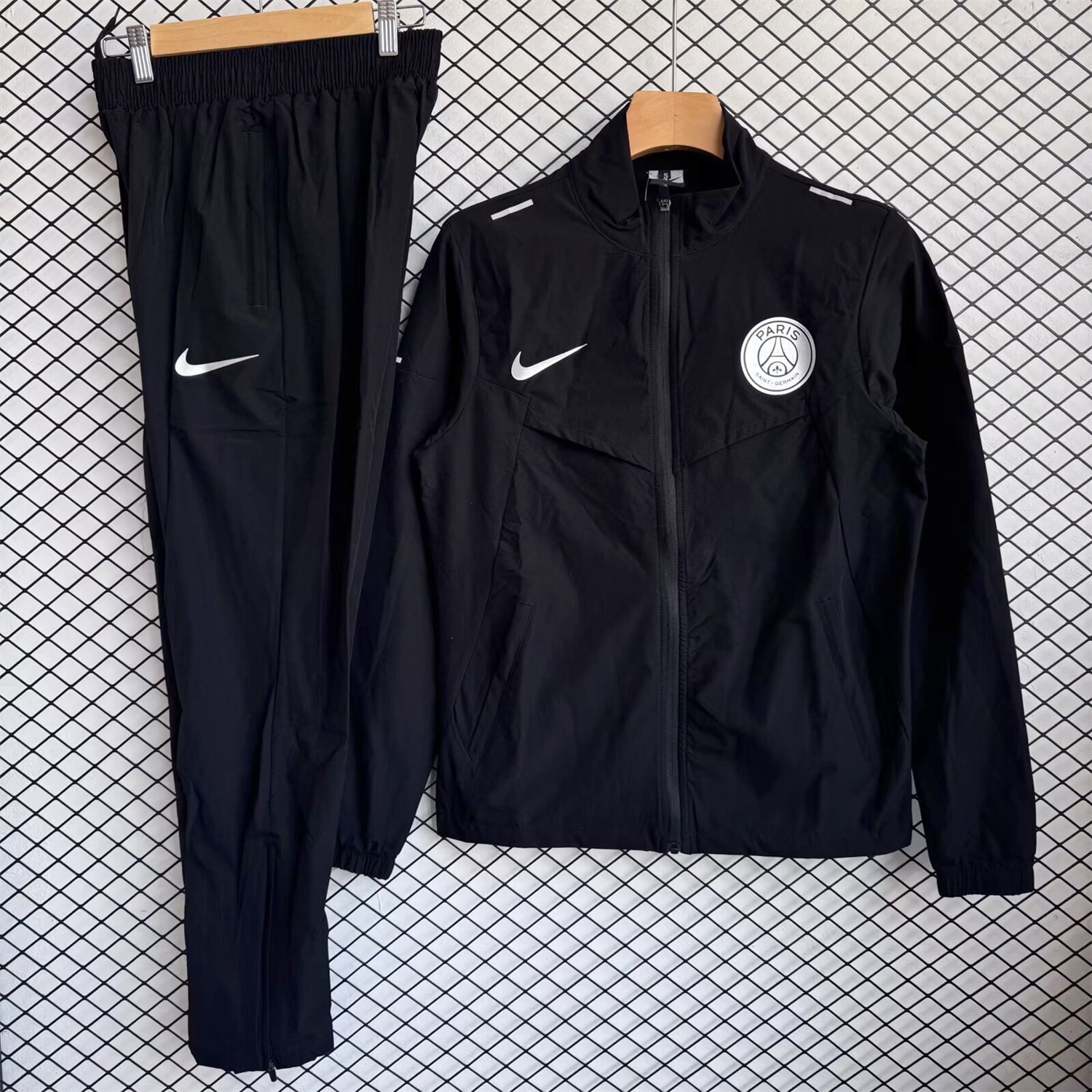 Paris Saint-Germain PSG 25-26 Windbreaker Training Set - Black Top and Pants - ManixJersey
