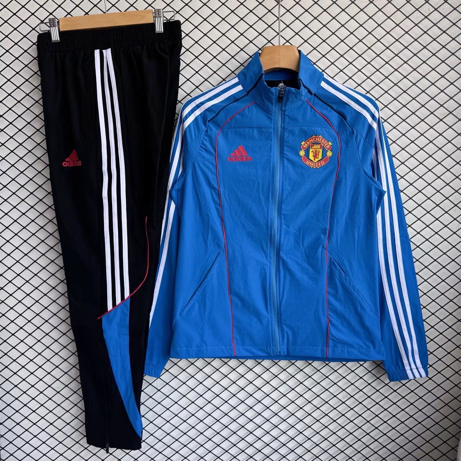 Manchester United 25-26 Windbreaker Training Set - Blue Top and Black Pants - ManixJersey