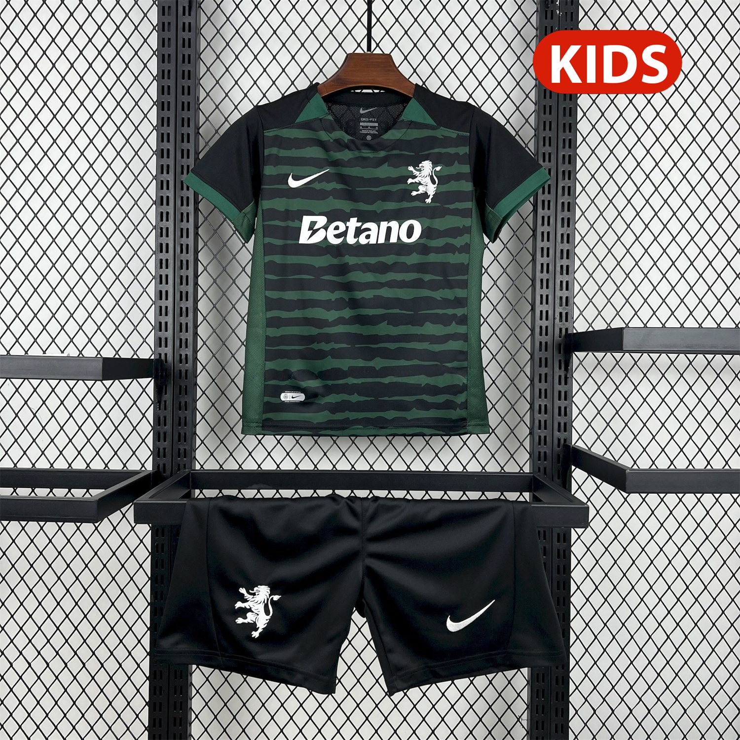 Sporting CP 25-26 Goalkeeper Green And Black Kids Kit - ManixJersey