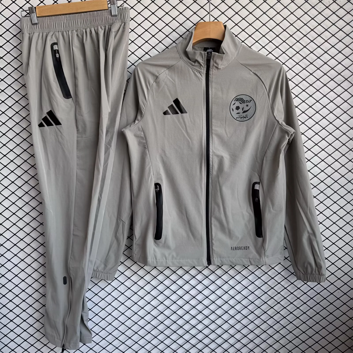 Algeria 25-26 Windbreaker Training Set - Grey Top and Pants - ManixJersey